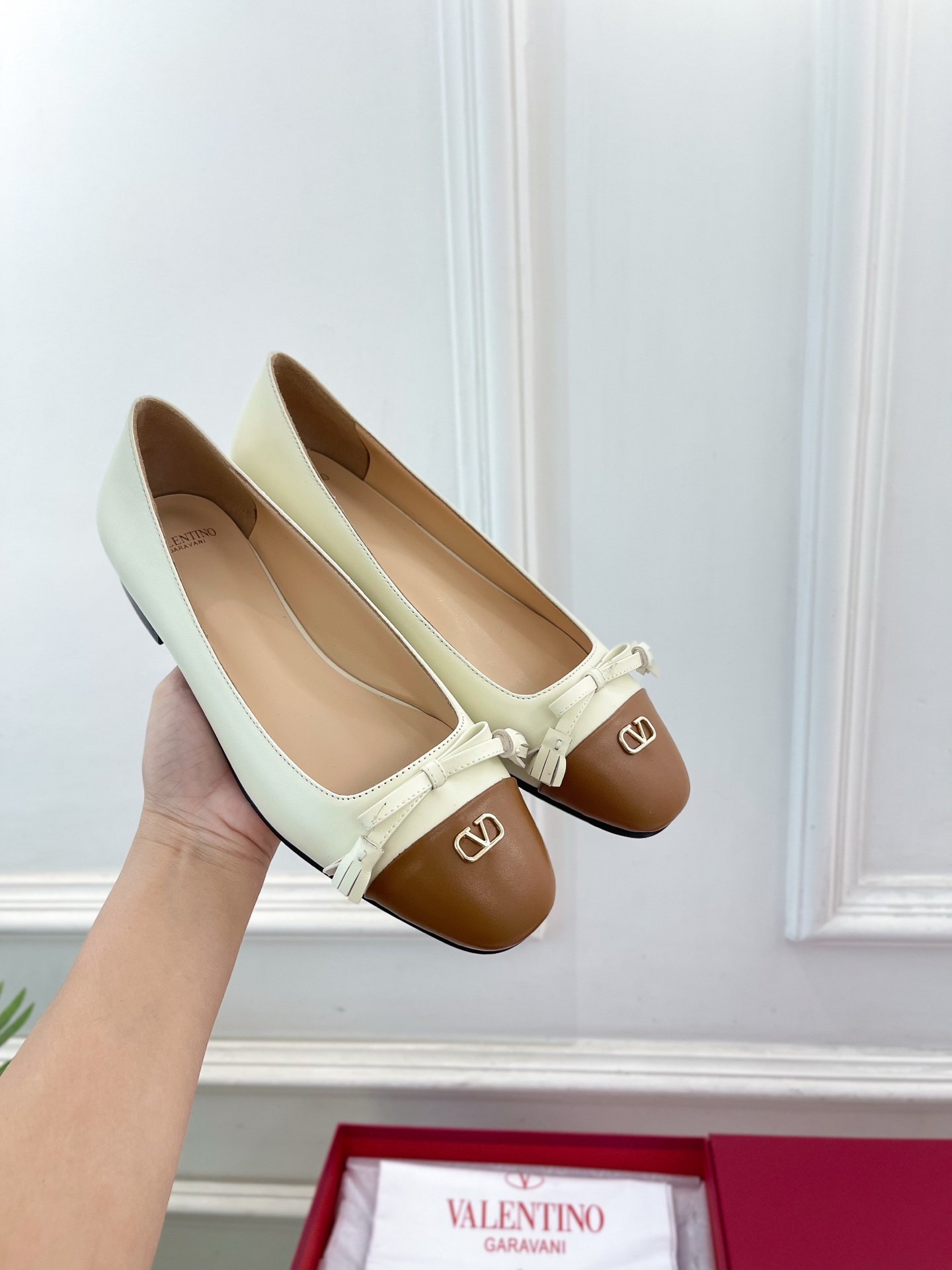 Valentino 华伦天奴 2025春夏新品 VALET DU ROI 双色芭蕾舞平底鞋上新☑️———