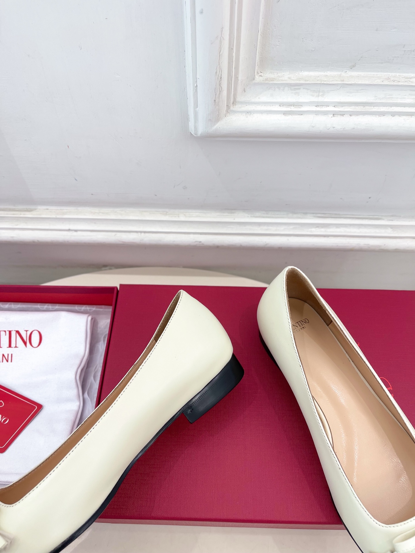 Valentino 华伦天奴 2025春夏新品 VALET DU ROI 双色芭蕾舞平底鞋上新☑️———