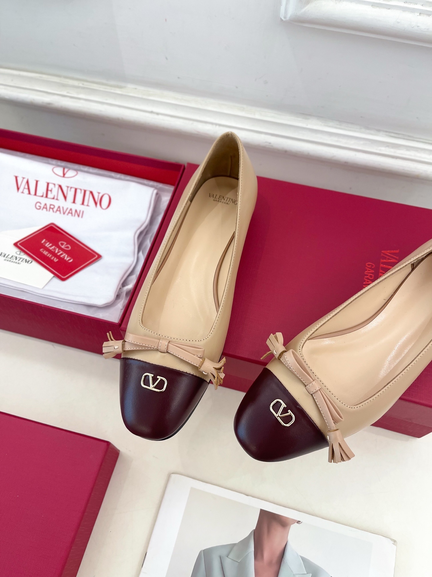 Valentino 华伦天奴 2025春夏新品 VALET DU ROI 双色芭蕾舞平底鞋上新☑️———
