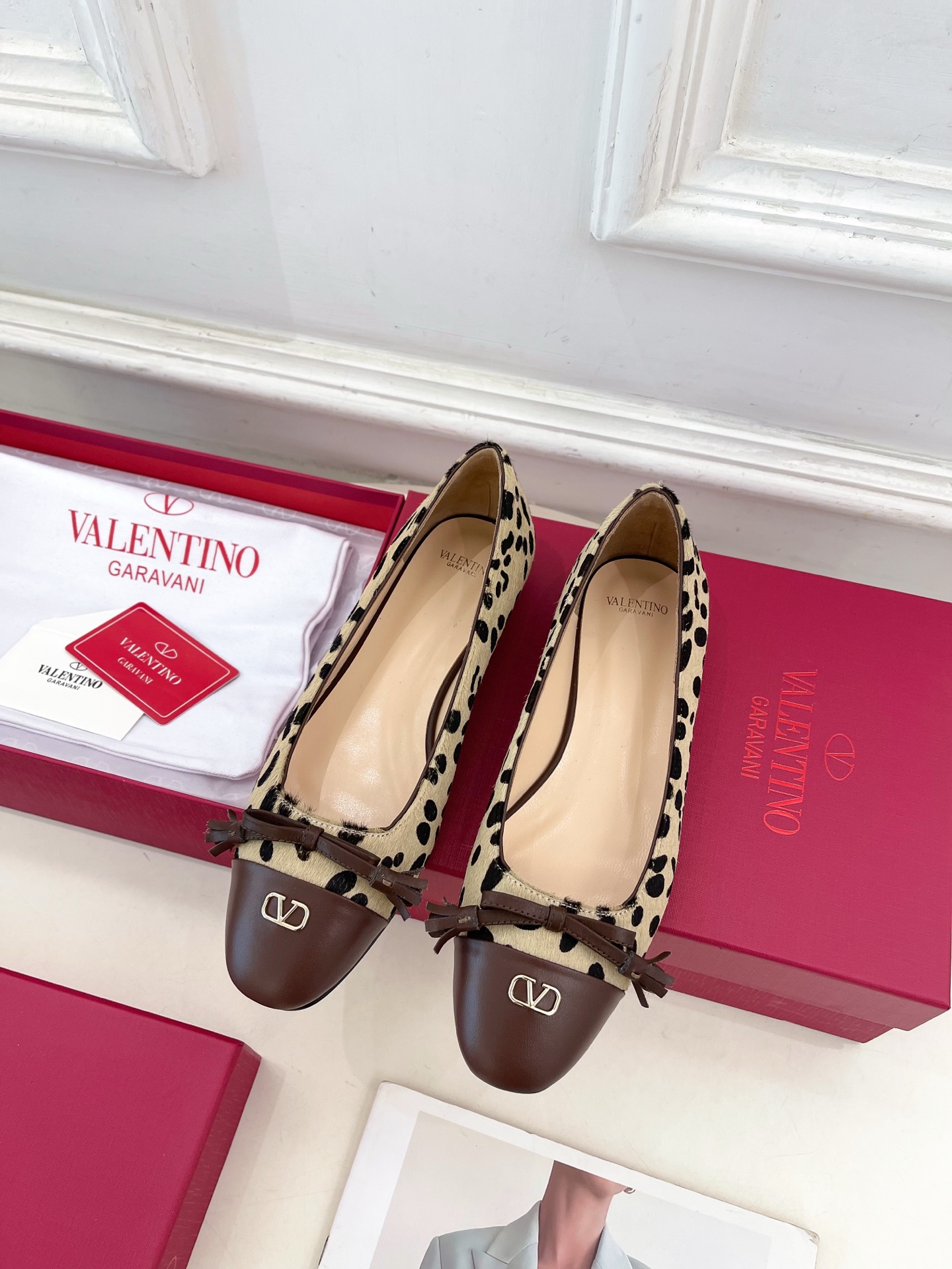 Valentino 华伦天奴 2025春夏新品 VALET DU ROI 双色芭蕾舞平底鞋上新☑️———