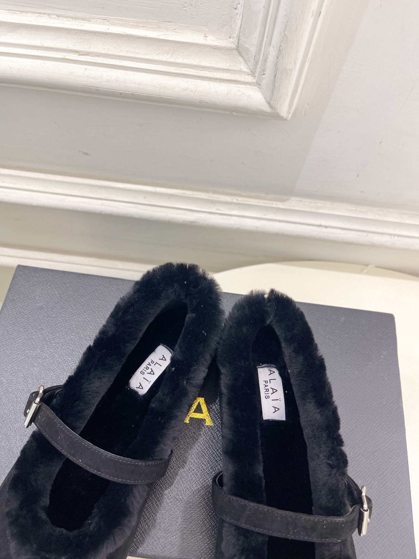 ALAÏA 阿莱亚25SS春夏新品玛丽珍毛毛鞋—————————Alaïa作为这两年最受欢迎的鬼才设计师