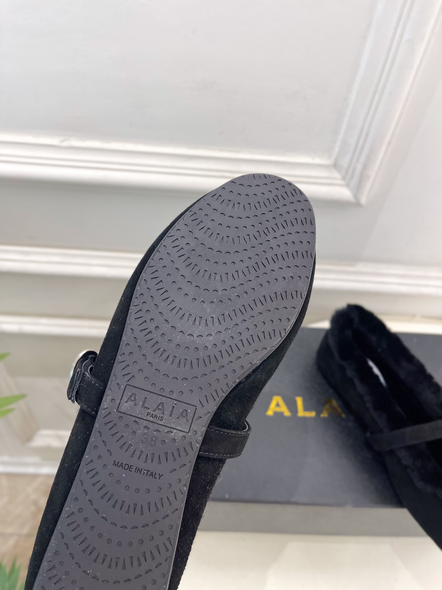 ALAÏA 阿莱亚25SS春夏新品玛丽珍毛毛鞋—————————Alaïa作为这两年最受欢迎的鬼才设计师
