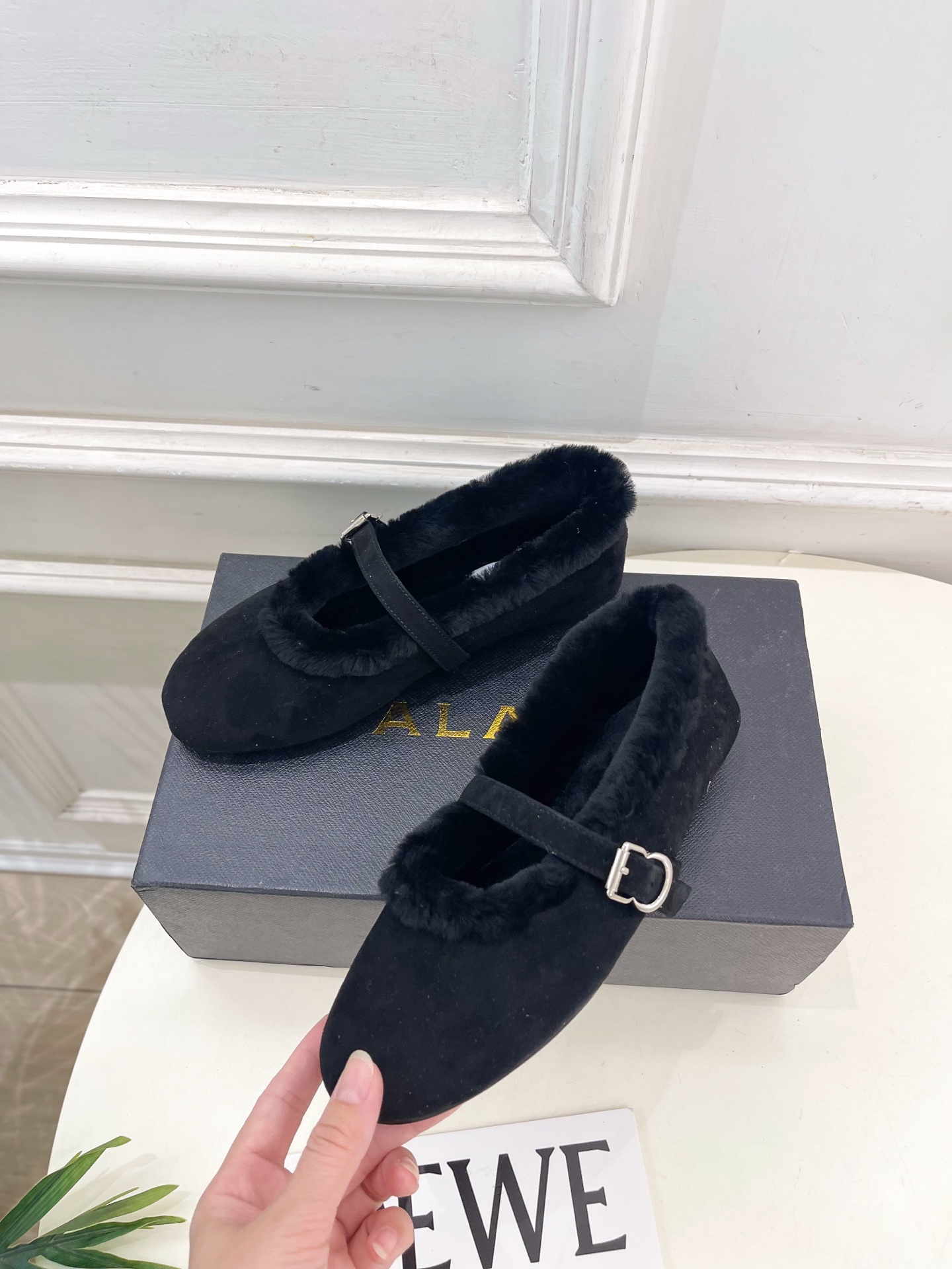 ALAÏA 阿莱亚25SS春夏新品玛丽珍毛毛鞋—————————Alaïa作为这两年最受欢迎的鬼才设计师