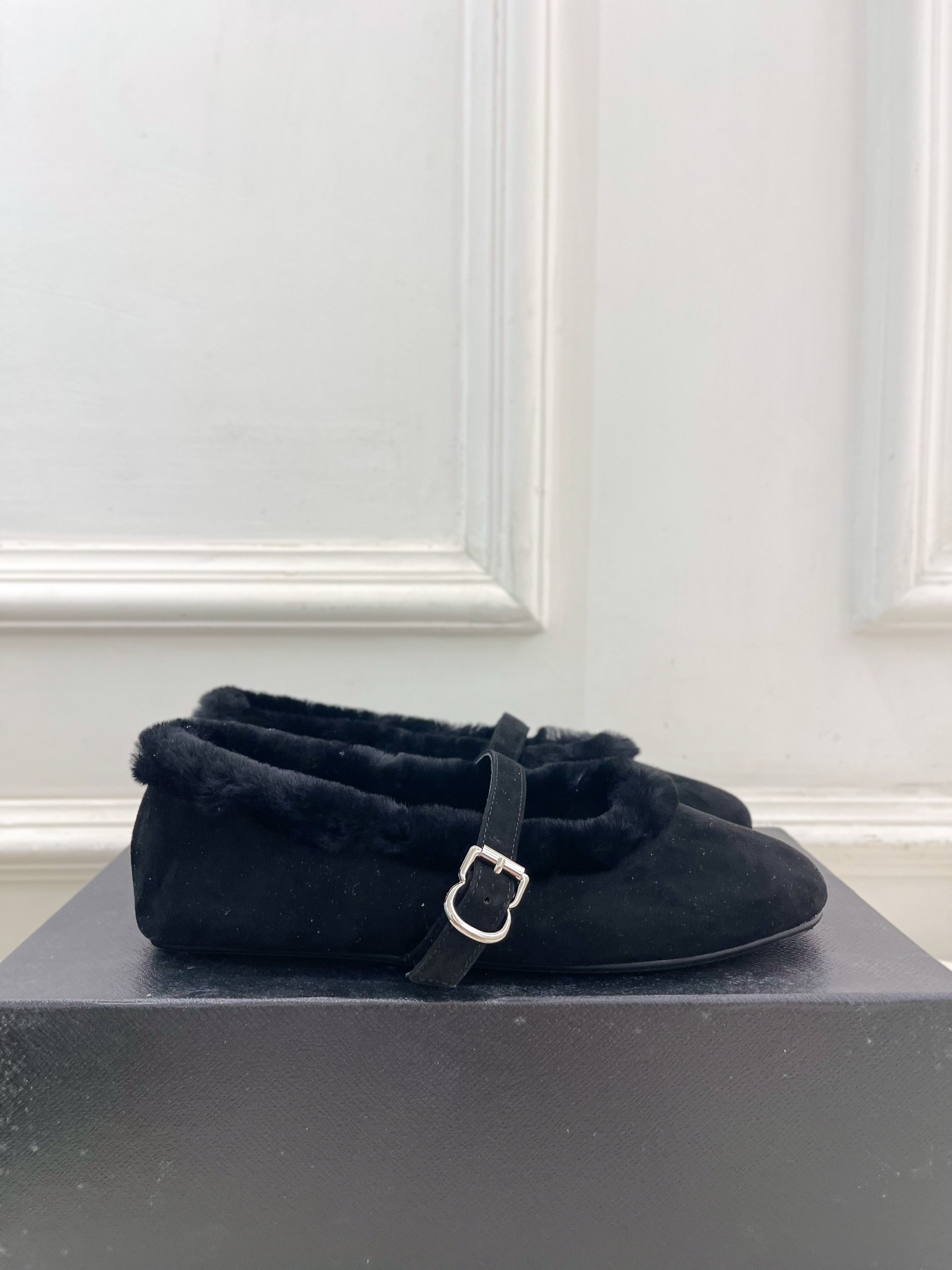 ALAÏA 阿莱亚25SS春夏新品玛丽珍毛毛鞋—————————Alaïa作为这两年最受欢迎的鬼才设计师