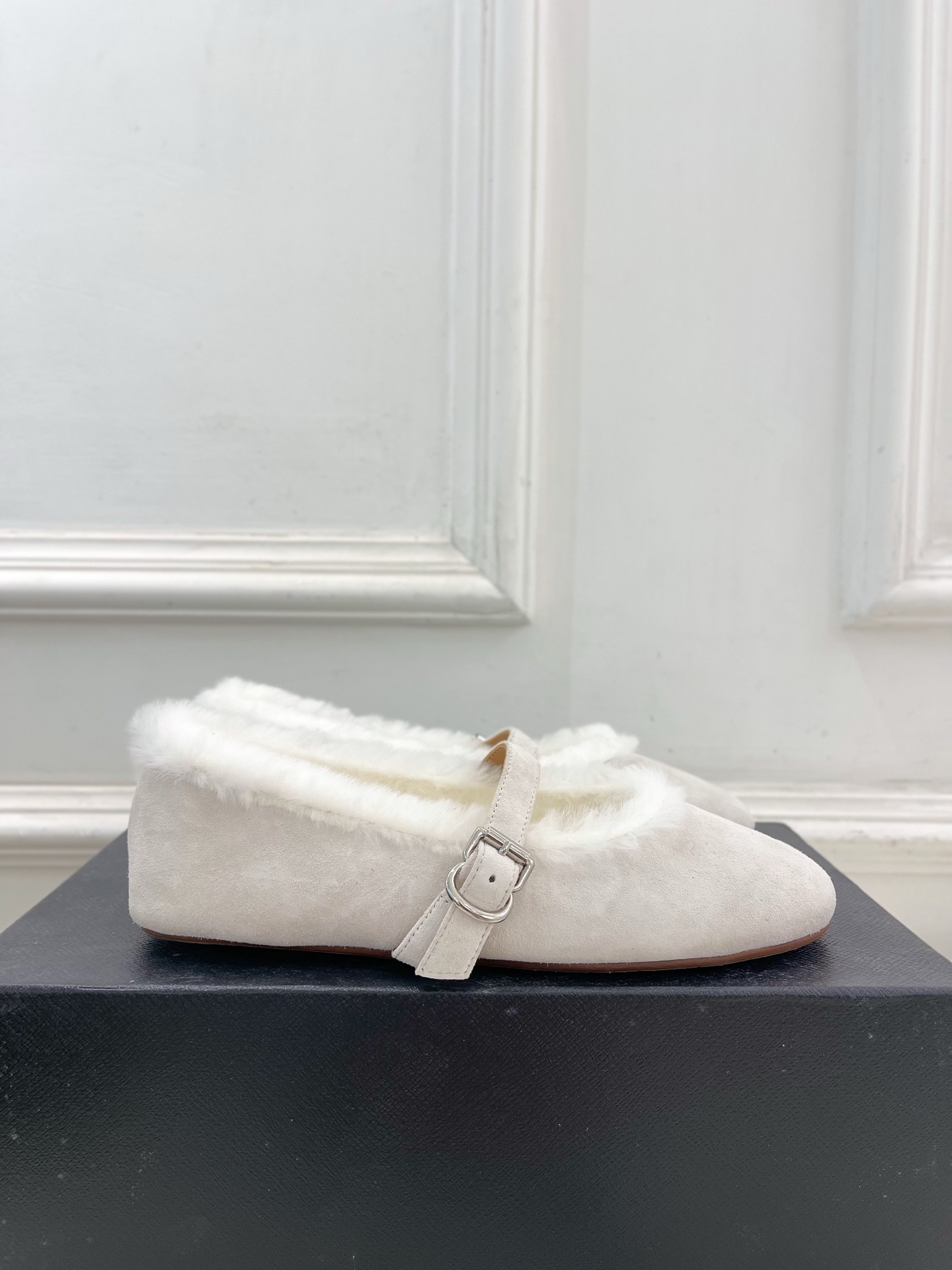 ALAÏA 阿莱亚25SS春夏新品玛丽珍毛毛鞋—————————Alaïa作为这两年最受欢迎的鬼才设计师