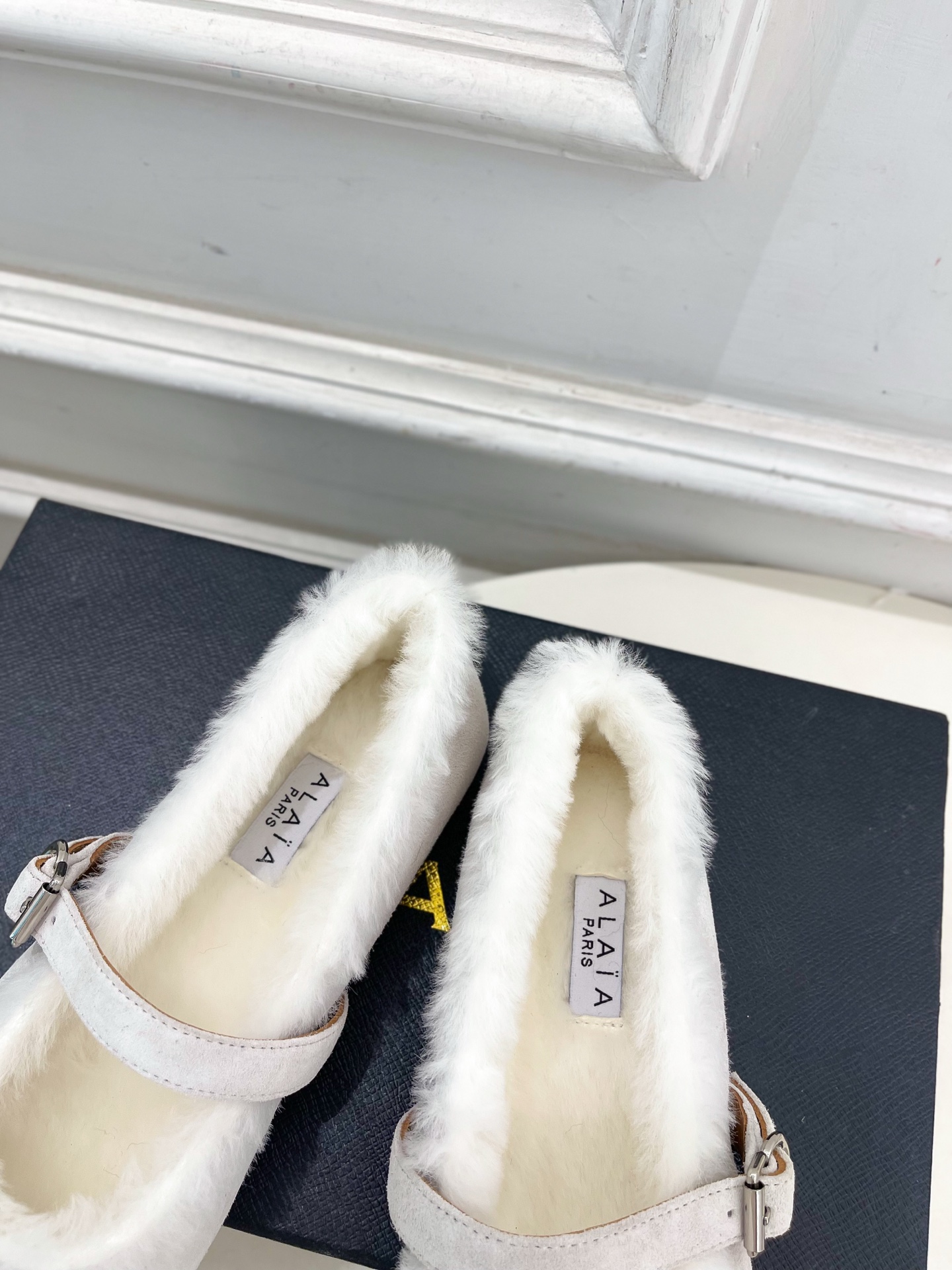 ALAÏA 阿莱亚25SS春夏新品玛丽珍毛毛鞋—————————Alaïa作为这两年最受欢迎的鬼才设计师