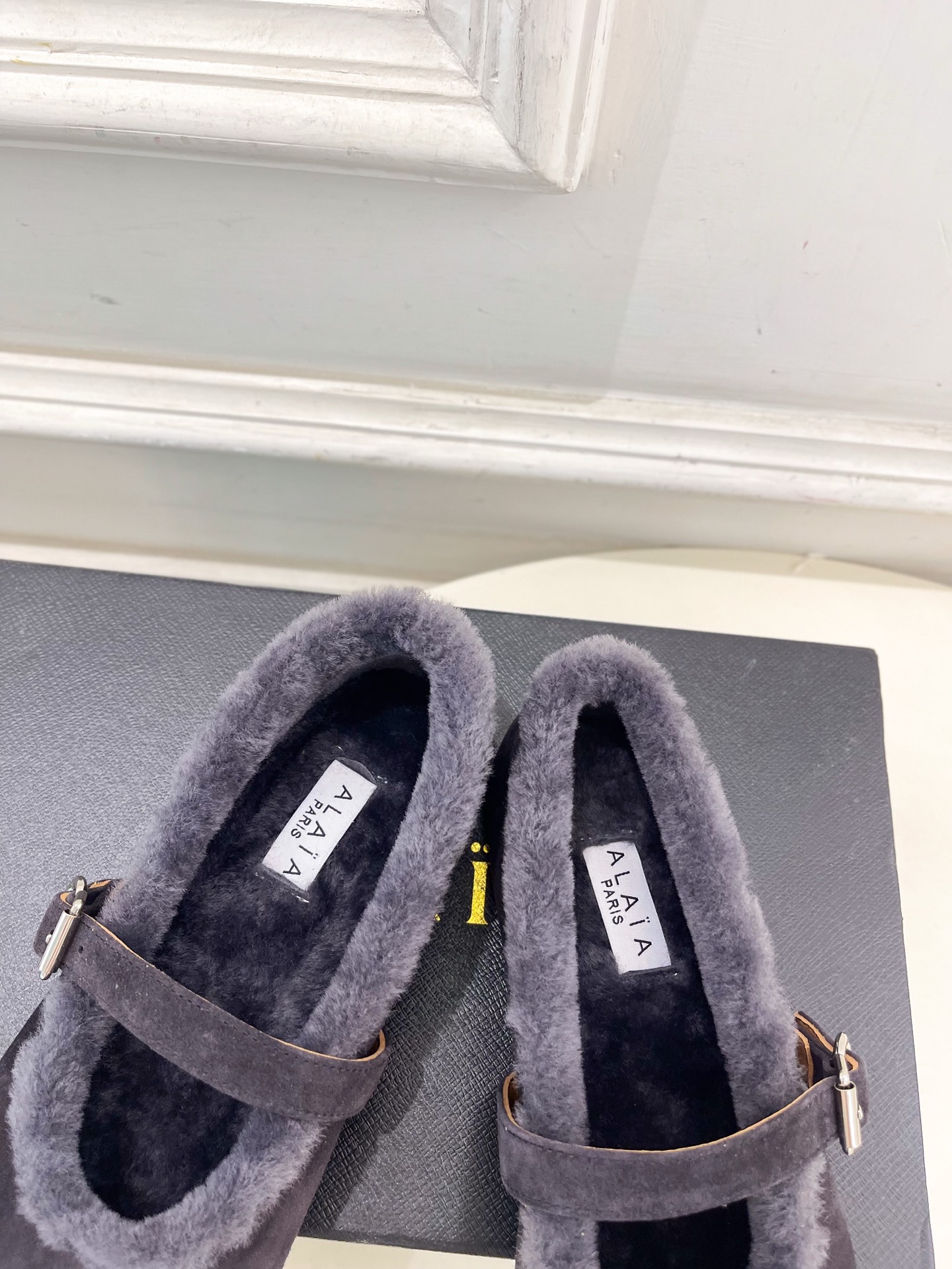 ALAÏA 阿莱亚25SS春夏新品玛丽珍毛毛鞋—————————Alaïa作为这两年最受欢迎的鬼才设计师