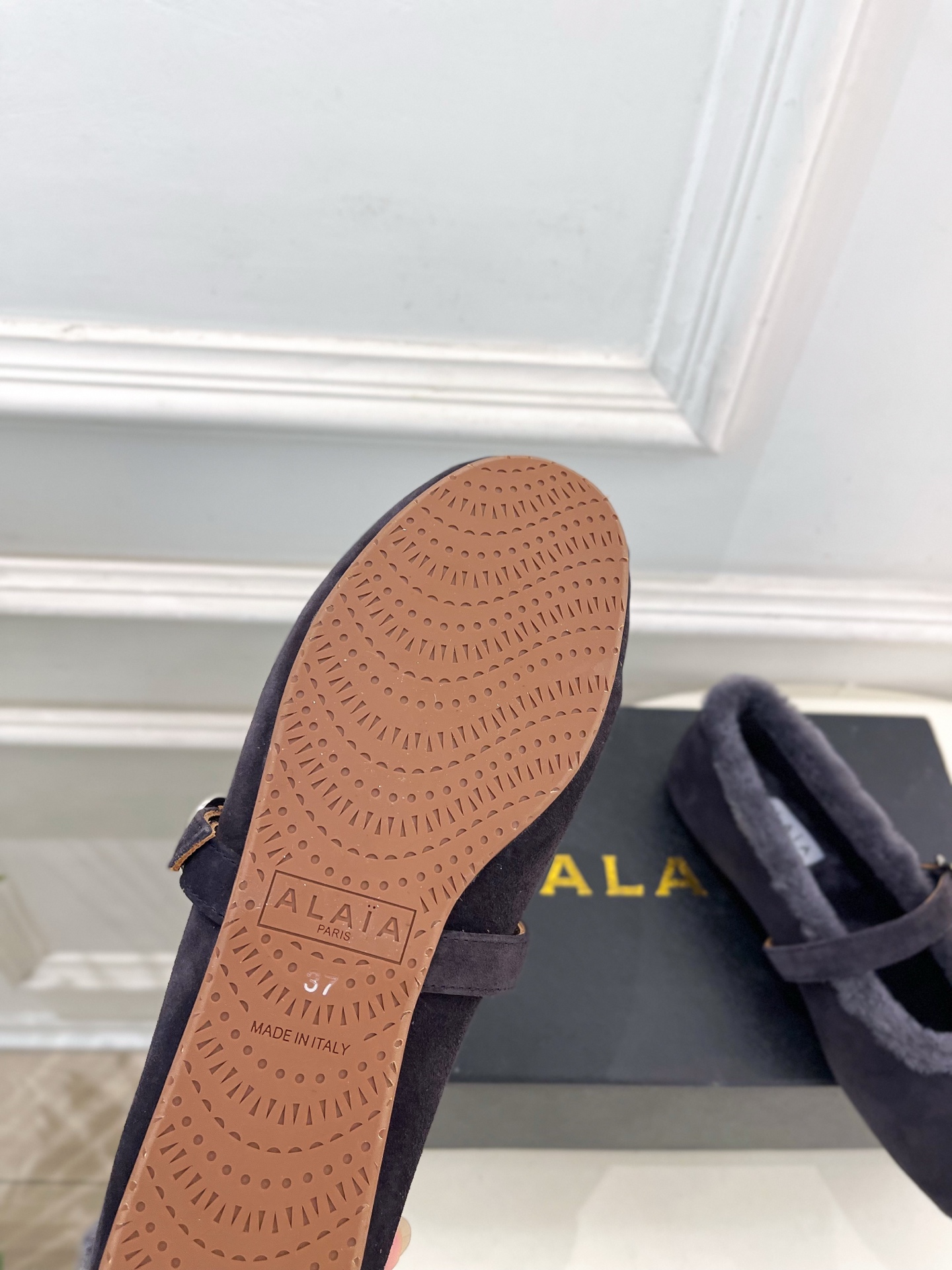 ALAÏA 阿莱亚25SS春夏新品玛丽珍毛毛鞋—————————Alaïa作为这两年最受欢迎的鬼才设计师