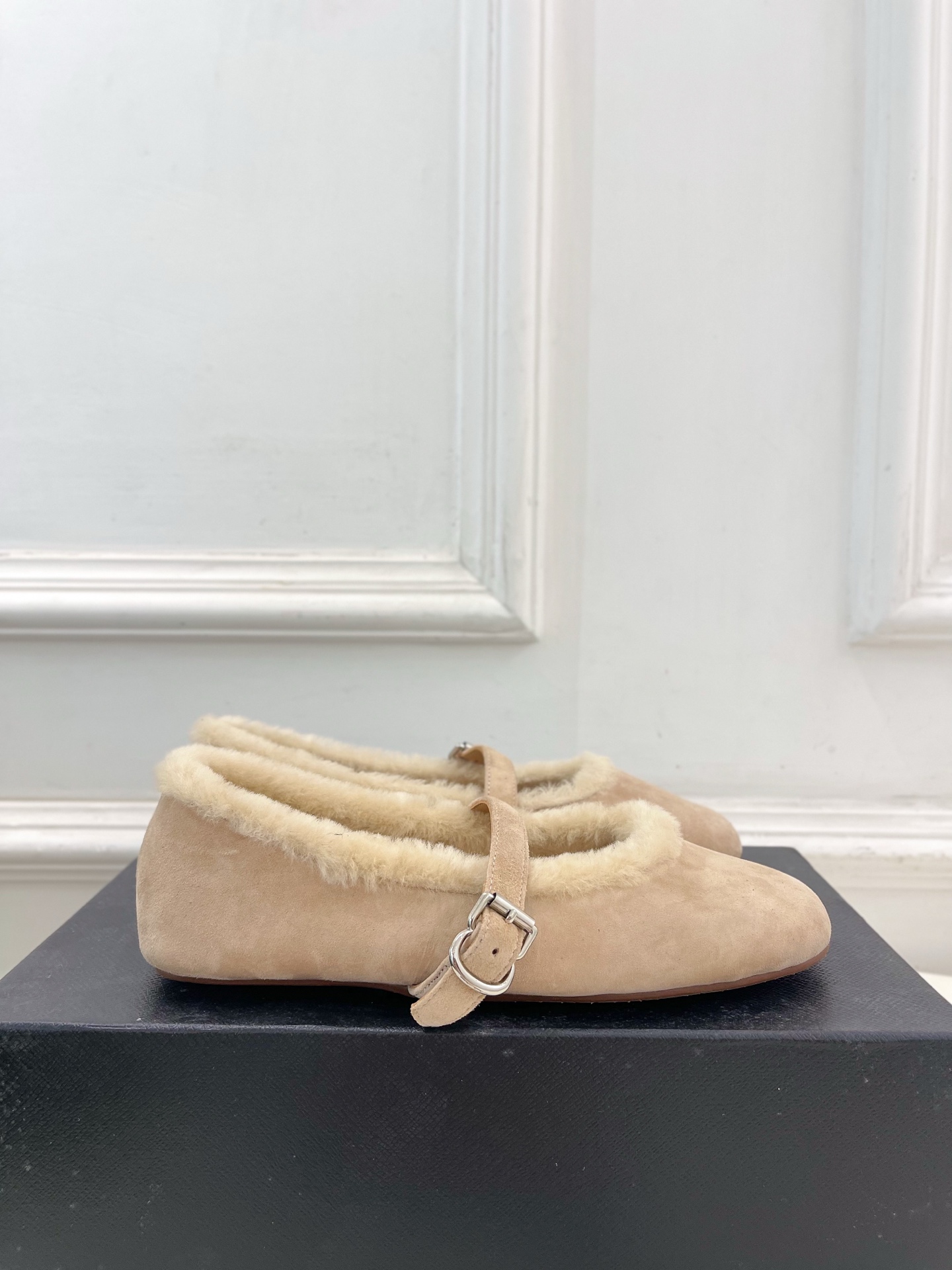 ALAÏA 阿莱亚25SS春夏新品玛丽珍毛毛鞋—————————Alaïa作为这两年最受欢迎的鬼才设计师