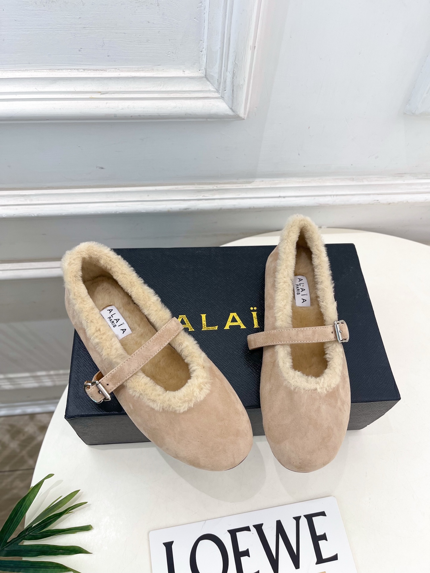 ALAÏA 阿莱亚25SS春夏新品玛丽珍毛毛鞋—————————Alaïa作为这两年最受欢迎的鬼才设计师