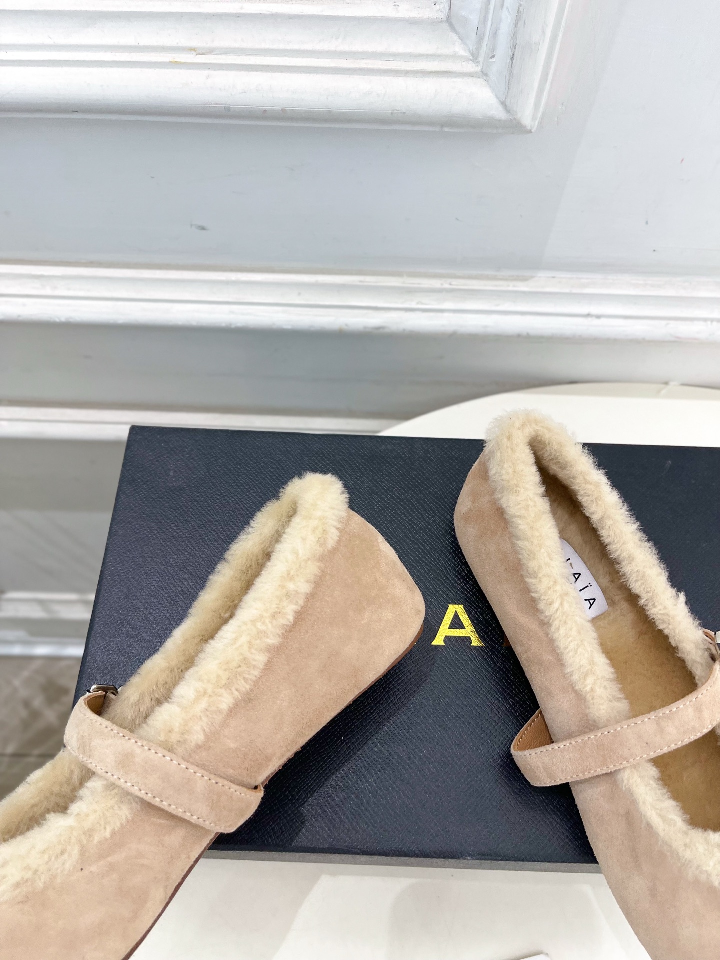 ALAÏA 阿莱亚25SS春夏新品玛丽珍毛毛鞋—————————Alaïa作为这两年最受欢迎的鬼才设计师