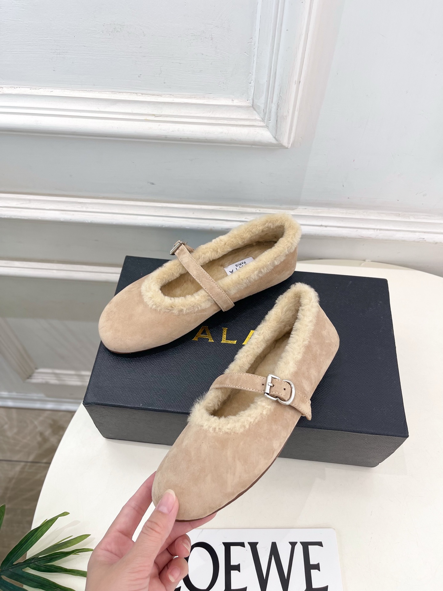 ALAÏA 阿莱亚25SS春夏新品玛丽珍毛毛鞋—————————Alaïa作为这两年最受欢迎的鬼才设计师