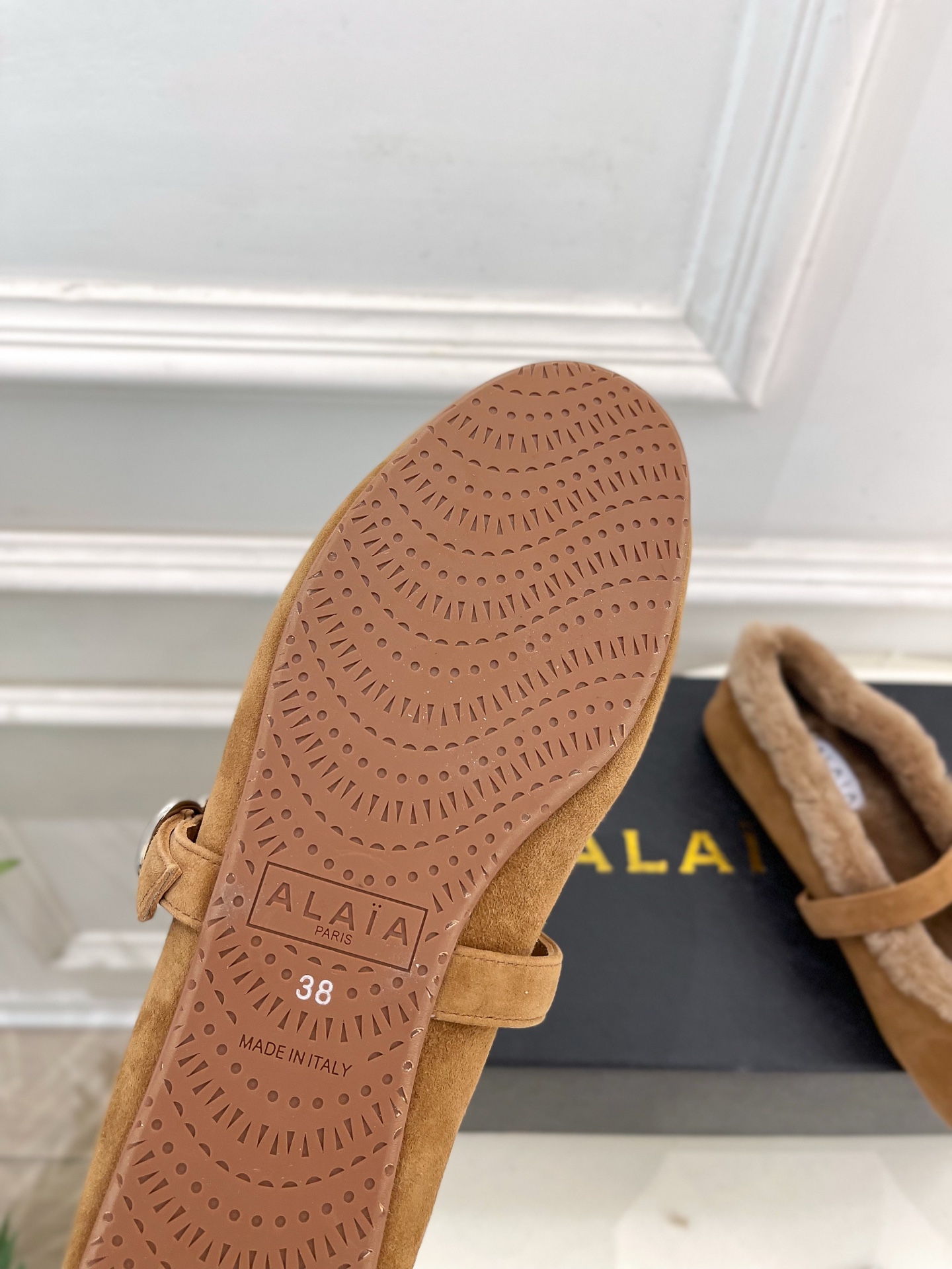 ALAÏA 阿莱亚25SS春夏新品玛丽珍毛毛鞋—————————Alaïa作为这两年最受欢迎的鬼才设计师
