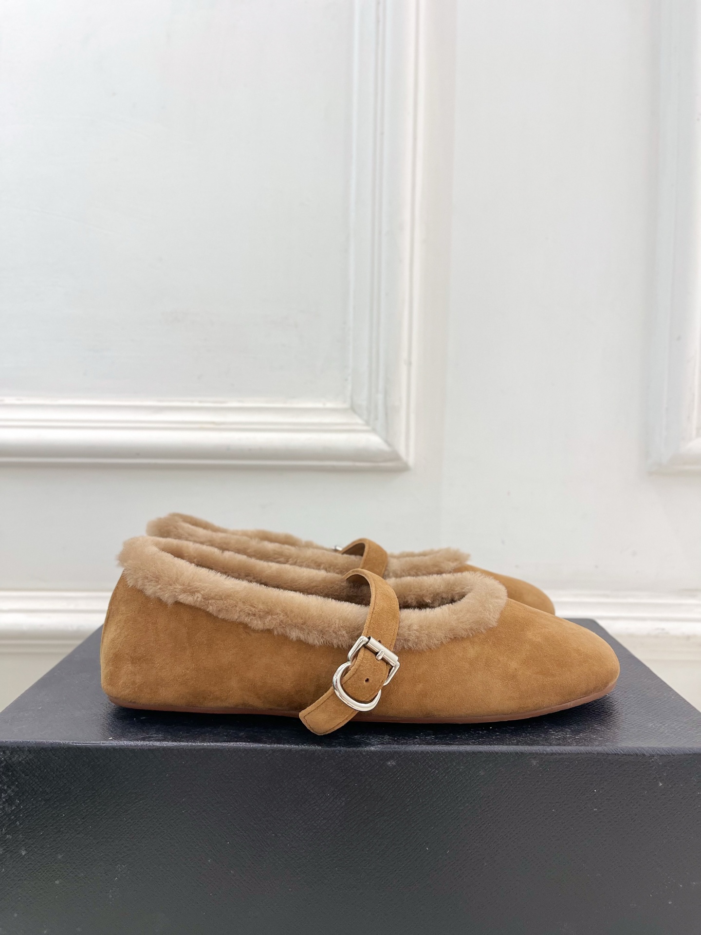 ALAÏA 阿莱亚25SS春夏新品玛丽珍毛毛鞋—————————Alaïa作为这两年最受欢迎的鬼才设计师