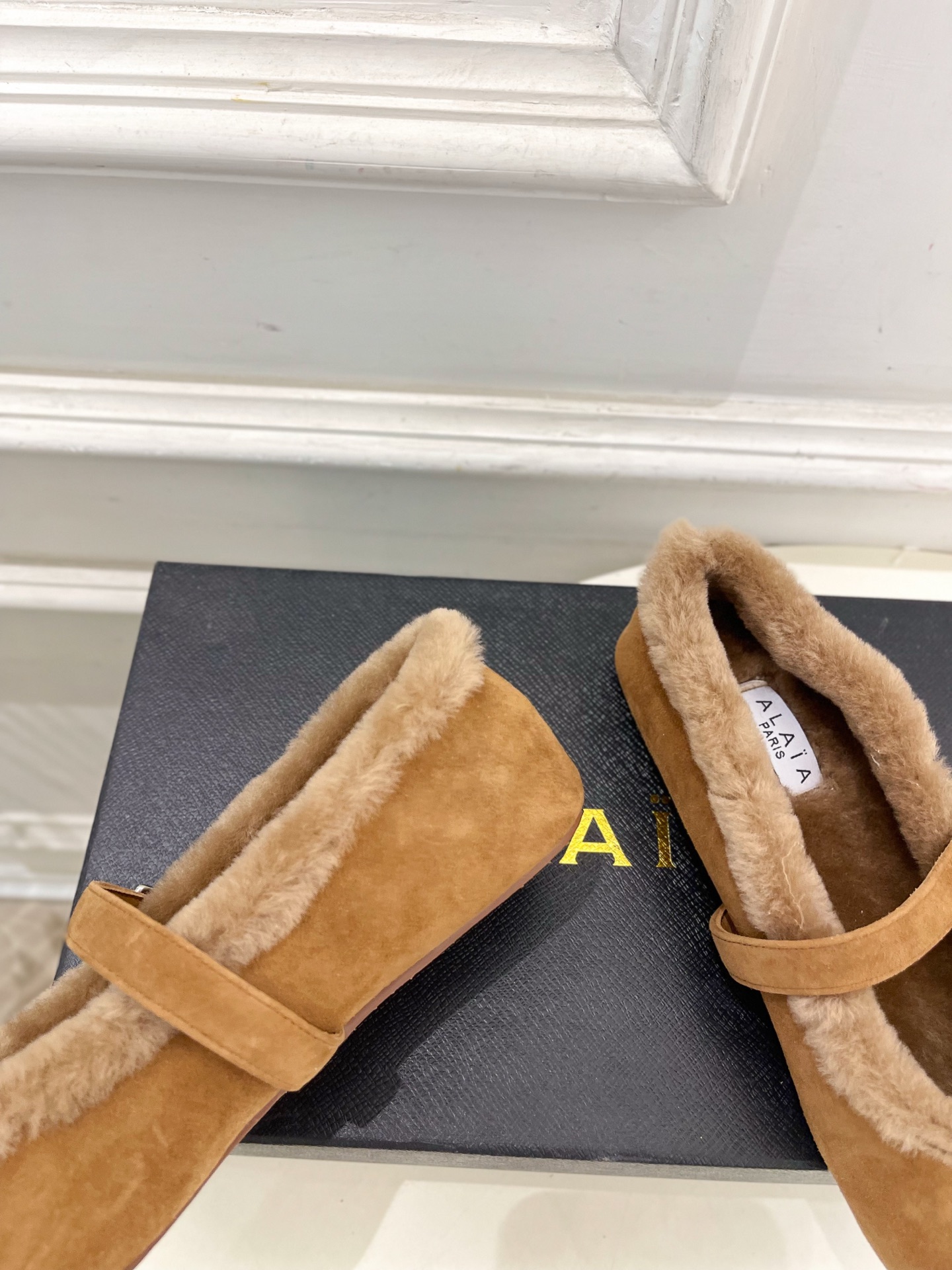ALAÏA 阿莱亚25SS春夏新品玛丽珍毛毛鞋—————————Alaïa作为这两年最受欢迎的鬼才设计师