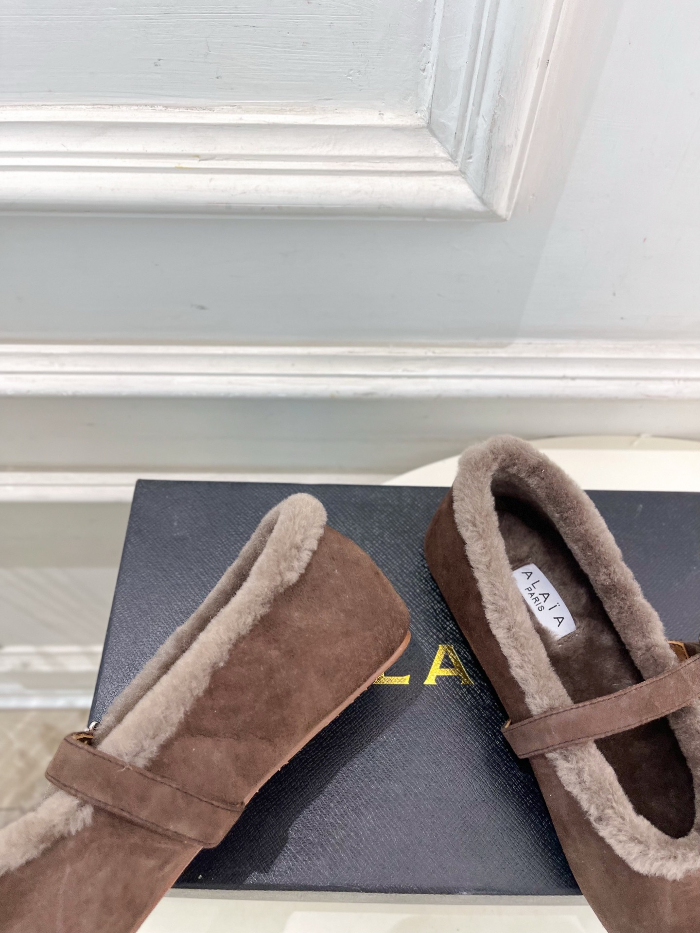ALAÏA 阿莱亚25SS春夏新品玛丽珍毛毛鞋—————————Alaïa作为这两年最受欢迎的鬼才设计师