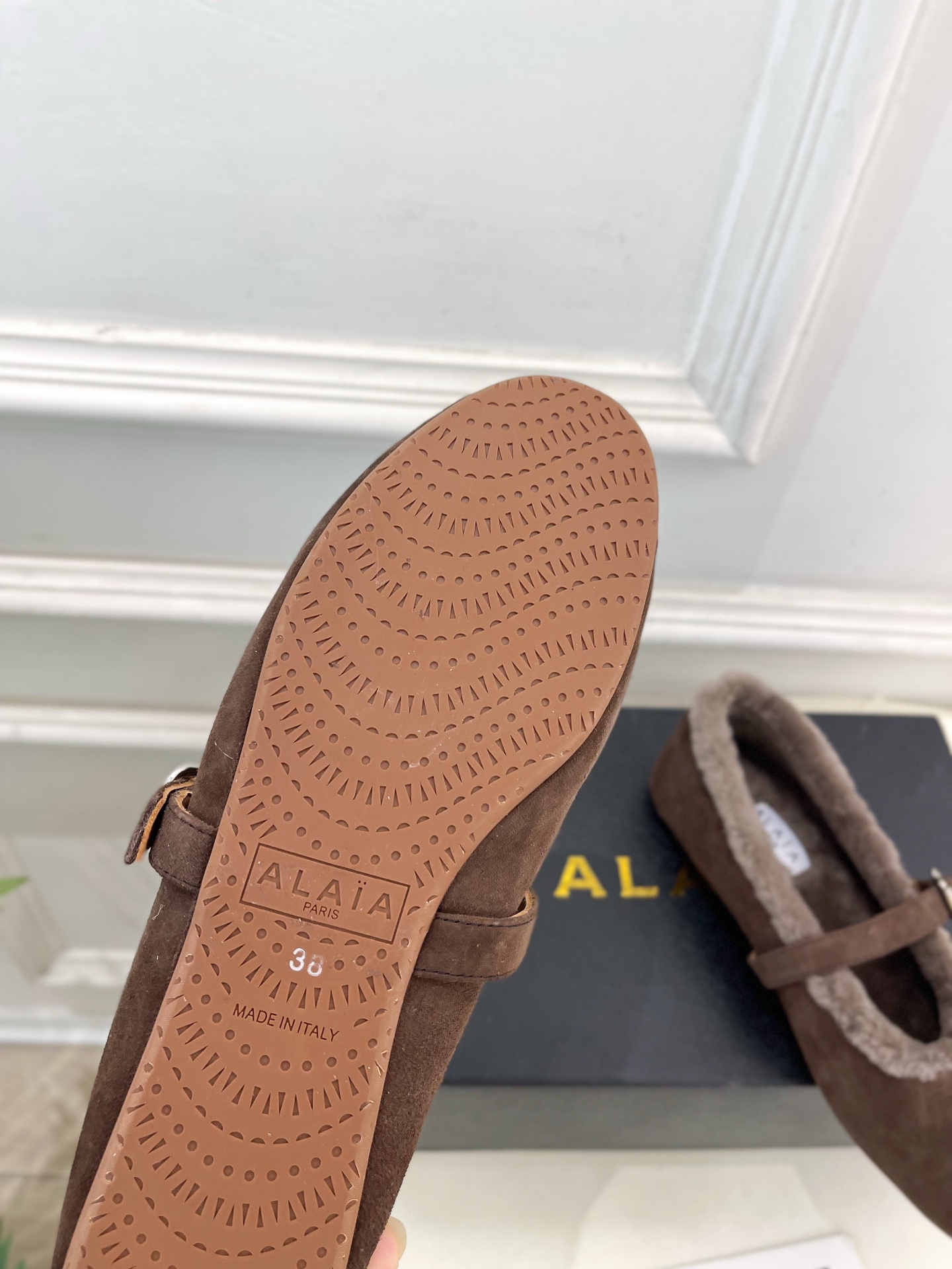 ALAÏA 阿莱亚25SS春夏新品玛丽珍毛毛鞋—————————Alaïa作为这两年最受欢迎的鬼才设计师