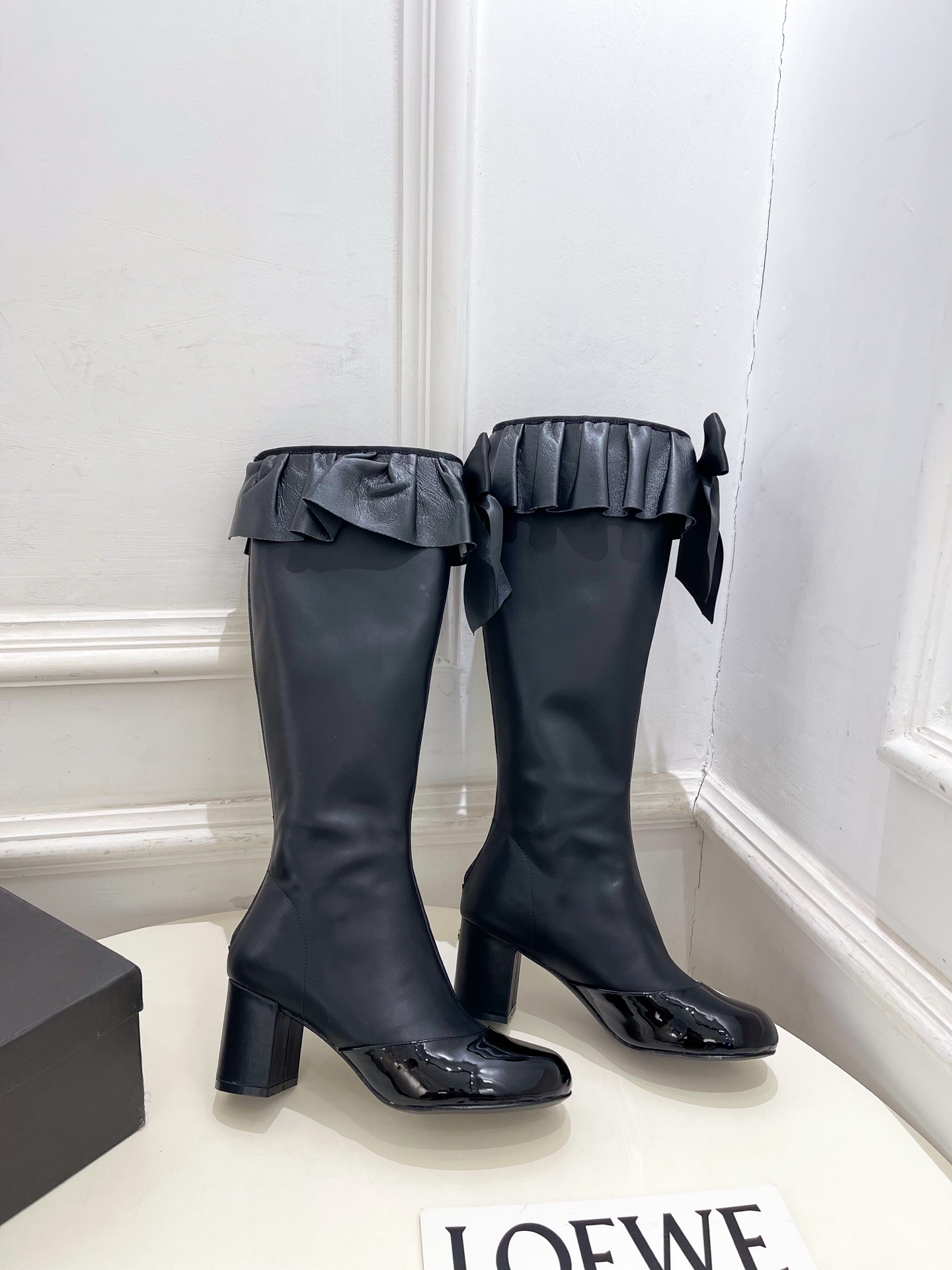 𝐂𝐇𝐀𝐍𝐄𝐋 | 小香 25𝐬𝐬 🦋2025 秋冬秀场新品 小香双C蝴蝶结褶皱弹力长靴系列上新〰🍬 BS