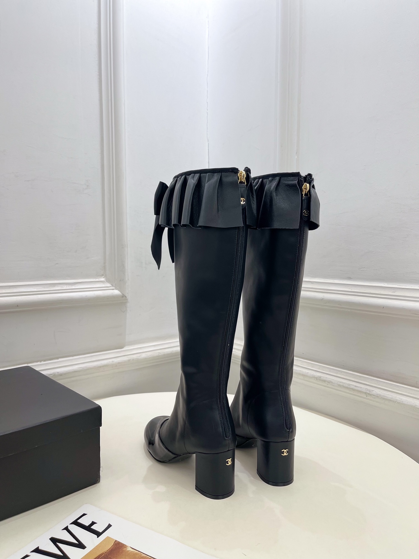 𝐂𝐇𝐀𝐍𝐄𝐋 | 小香 25𝐬𝐬 🦋2025 秋冬秀场新品 小香双C蝴蝶结褶皱弹力长靴系列上新〰🍬 BS