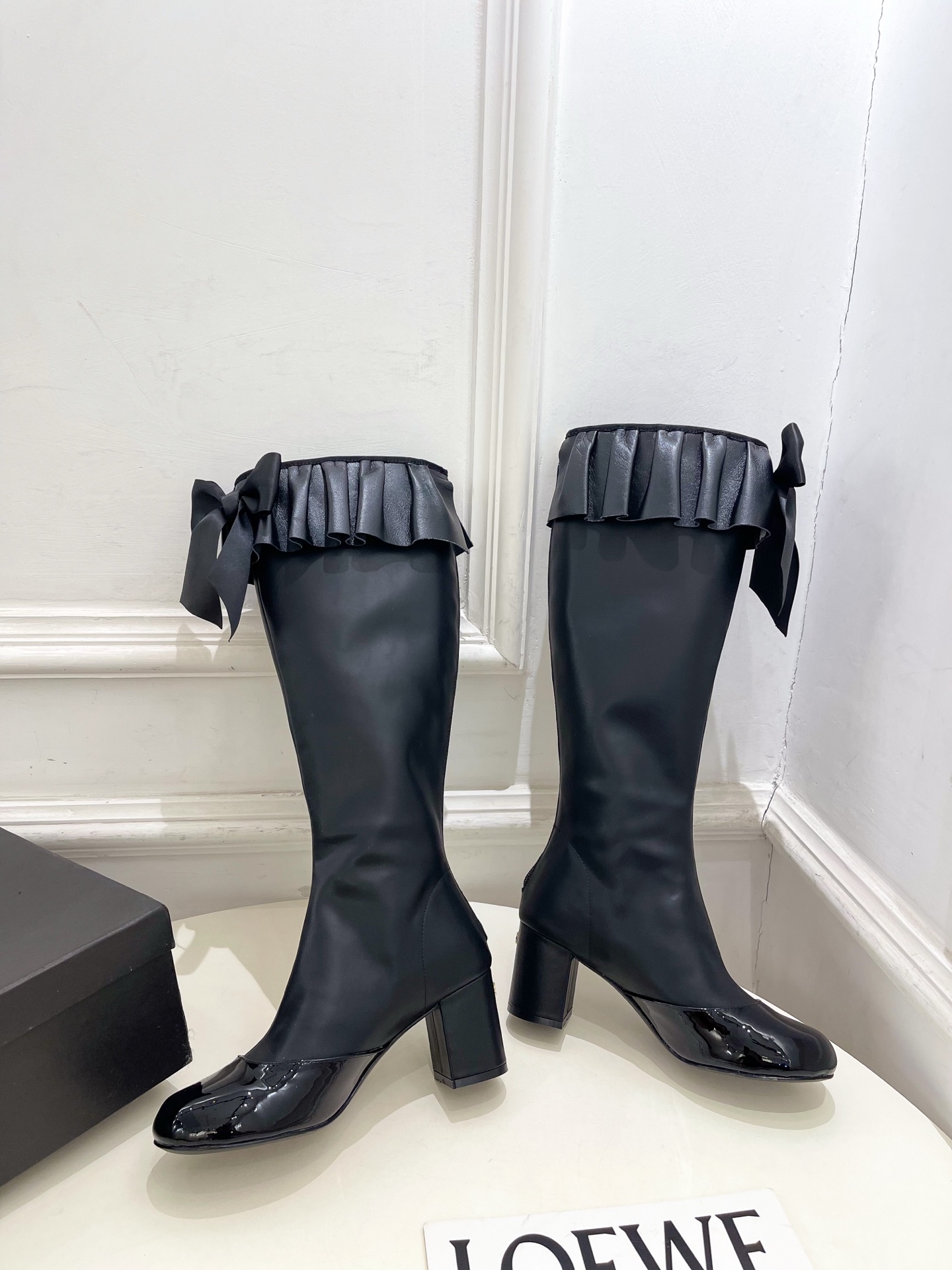 𝐂𝐇𝐀𝐍𝐄𝐋 | 小香 25𝐬𝐬 🦋2025 秋冬秀场新品 小香双C蝴蝶结褶皱弹力长靴系列上新〰🍬 BS