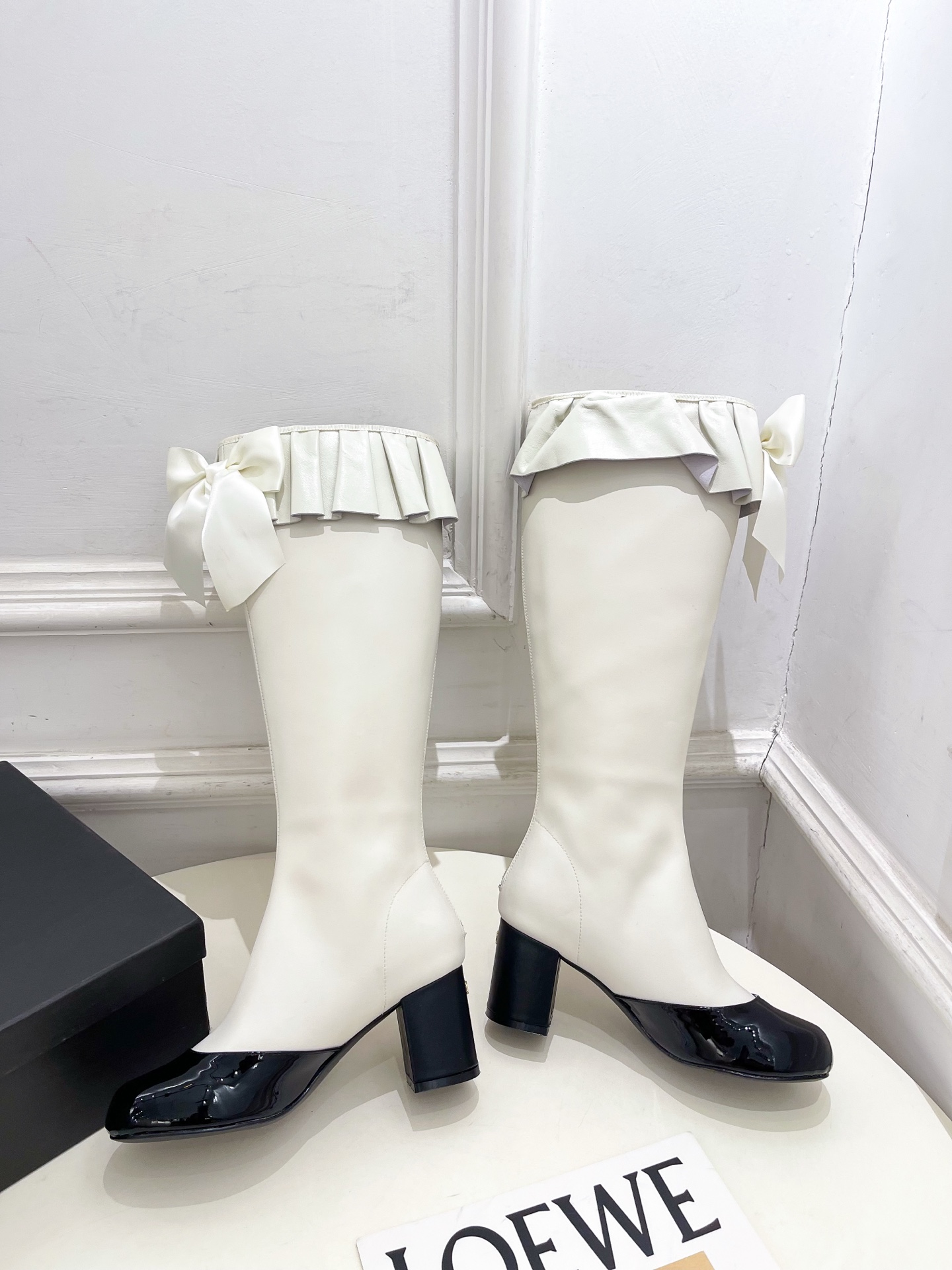 𝐂𝐇𝐀𝐍𝐄𝐋 | 小香 25𝐬𝐬 🦋2025 秋冬秀场新品 小香双C蝴蝶结褶皱弹力长靴系列上新〰🍬 BS