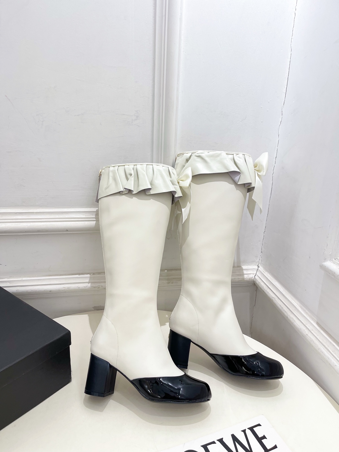 𝐂𝐇𝐀𝐍𝐄𝐋 | 小香 25𝐬𝐬 🦋2025 秋冬秀场新品 小香双C蝴蝶结褶皱弹力长靴系列上新〰🍬 BS