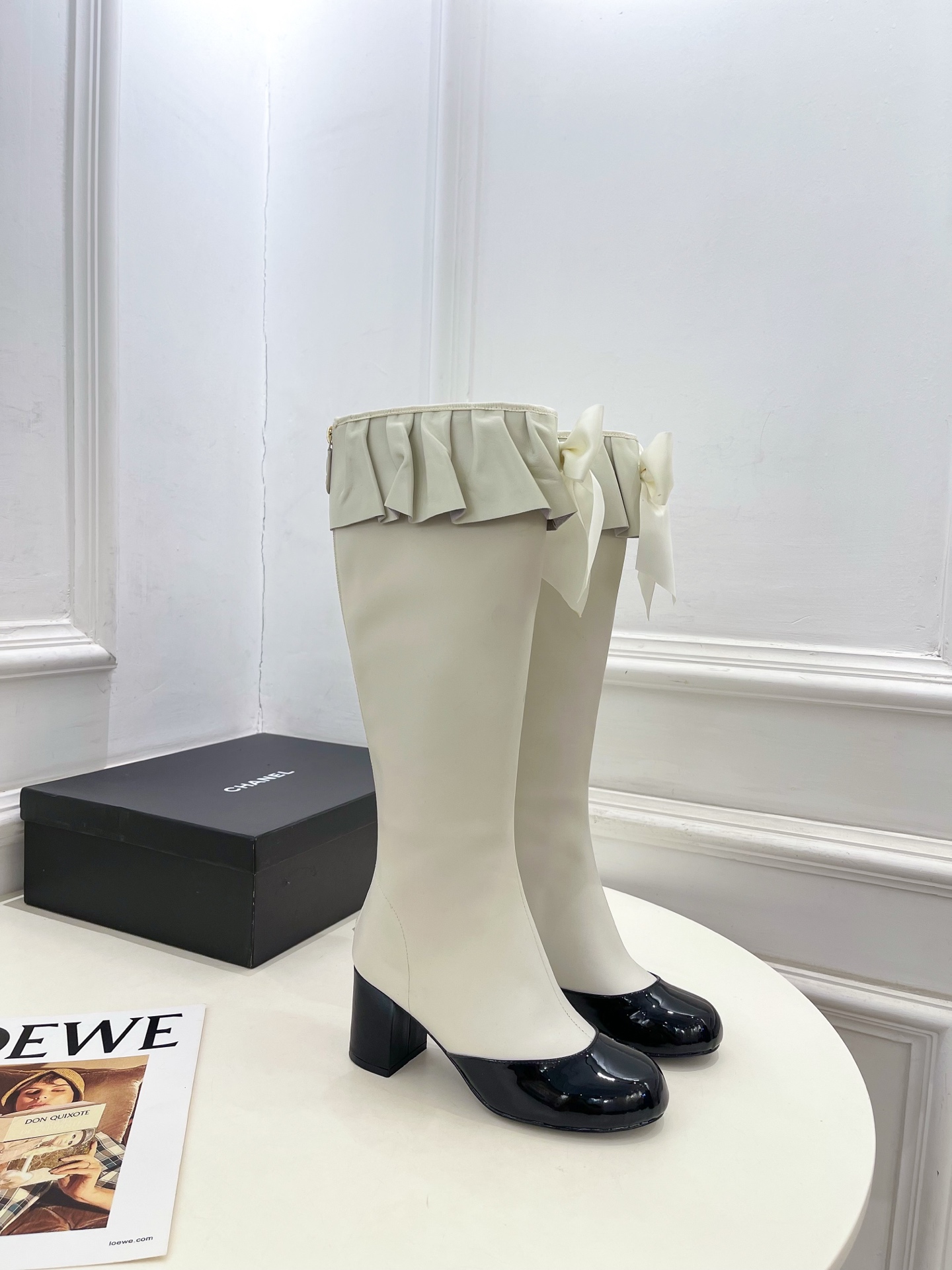 𝐂𝐇𝐀𝐍𝐄𝐋 | 小香 25𝐬𝐬 🦋2025 秋冬秀场新品 小香双C蝴蝶结褶皱弹力长靴系列上新〰🍬 BS