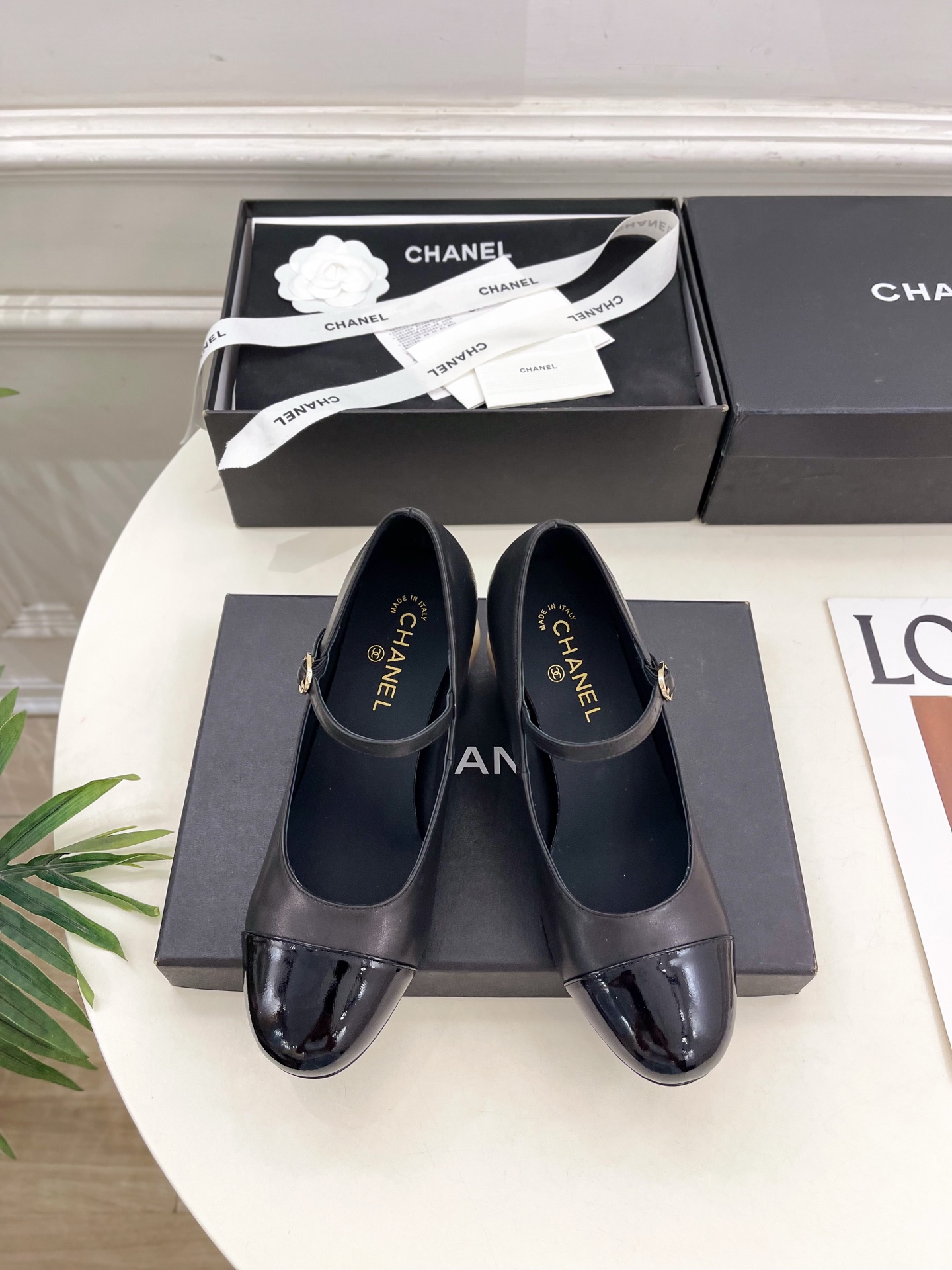 𝐂𝐇𝐀𝐍𝐄𝐋 | 小香 25𝐬𝐬 🦋2025 秋冬秀场新品 小香双C巨型珍珠跟玛丽珍鞋 系列上新〰🍬 B