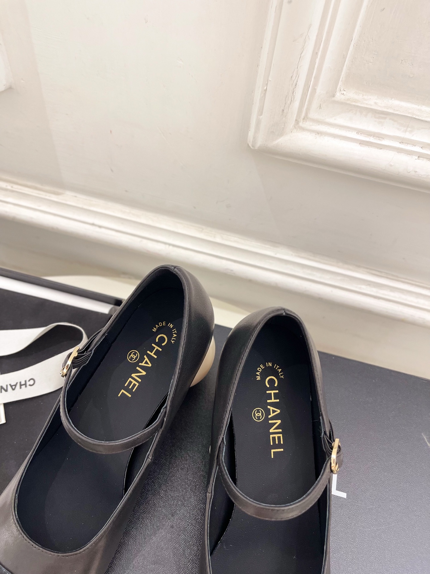 𝐂𝐇𝐀𝐍𝐄𝐋 | 小香 25𝐬𝐬 🦋2025 秋冬秀场新品 小香双C巨型珍珠跟玛丽珍鞋 系列上新〰🍬 B