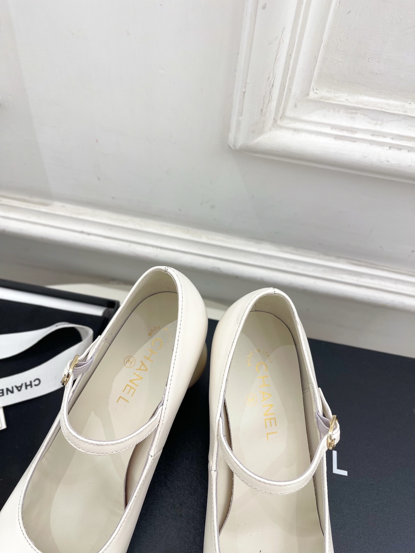 𝐂𝐇𝐀𝐍𝐄𝐋 | 小香 25𝐬𝐬 🦋2025 秋冬秀场新品 小香双C巨型珍珠跟玛丽珍鞋 系列上新〰🍬 B