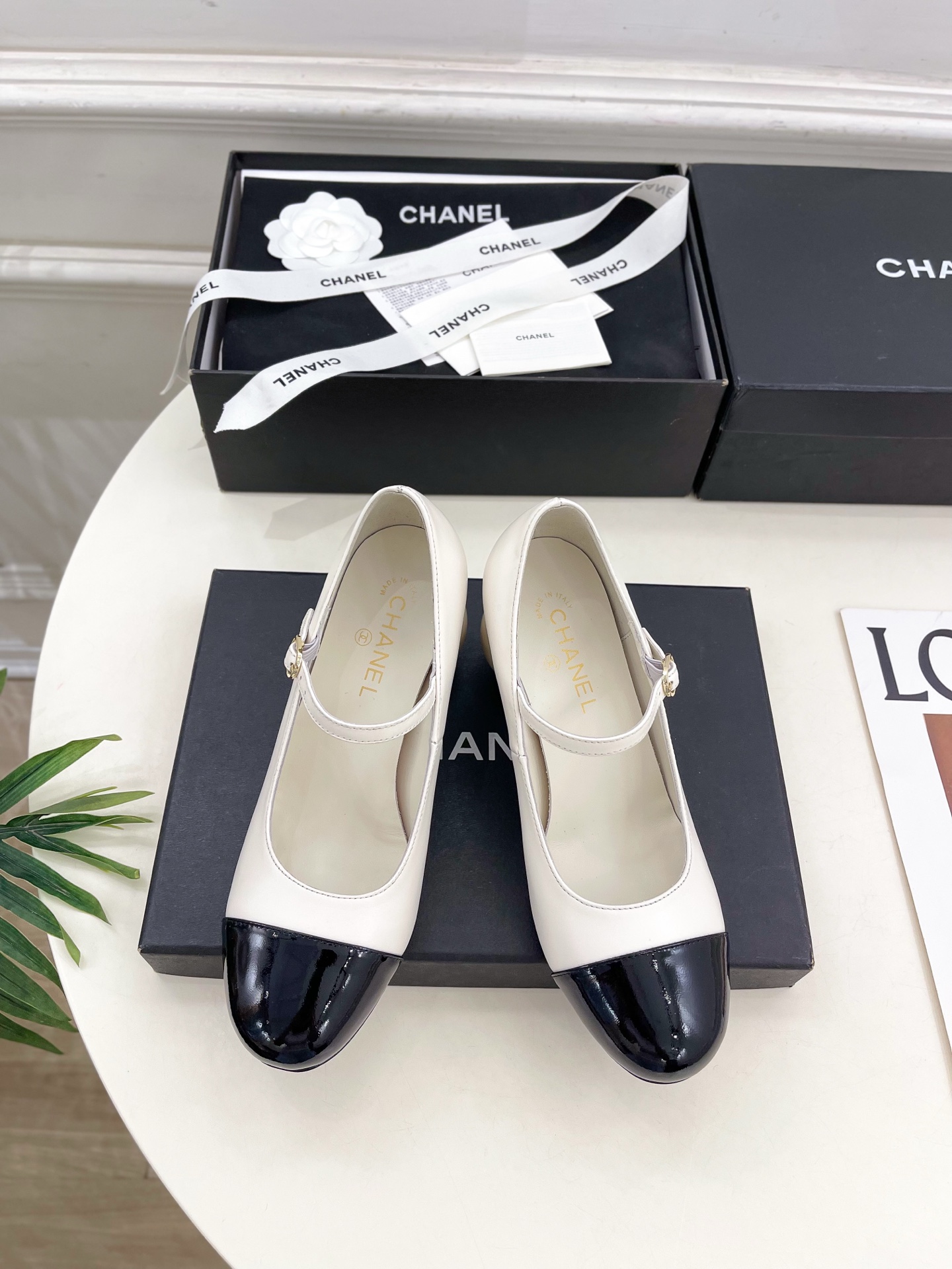 𝐂𝐇𝐀𝐍𝐄𝐋 | 小香 25𝐬𝐬 🦋2025 秋冬秀场新品 小香双C巨型珍珠跟玛丽珍鞋 系列上新〰🍬 B