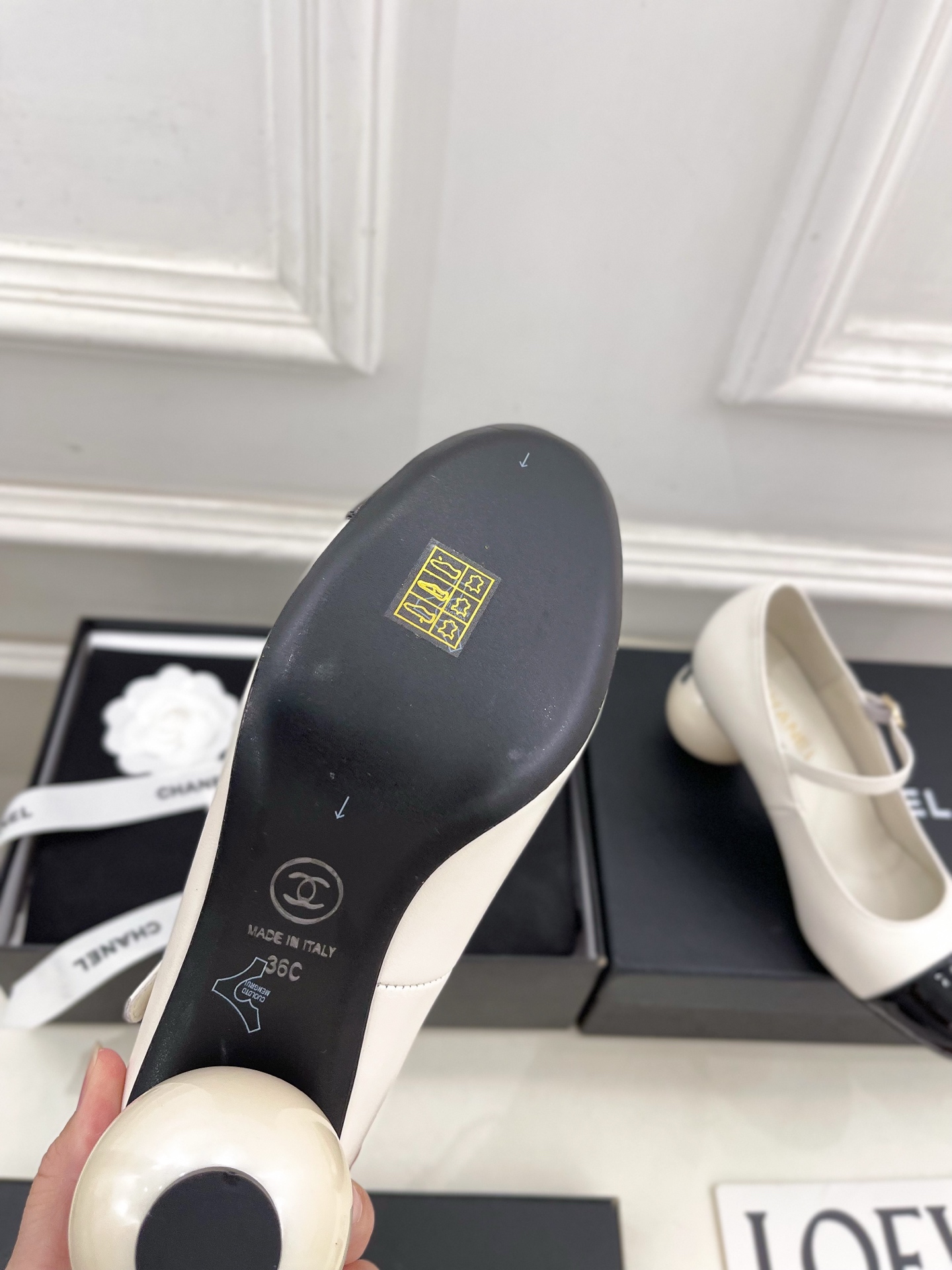 𝐂𝐇𝐀𝐍𝐄𝐋 | 小香 25𝐬𝐬 🦋2025 秋冬秀场新品 小香双C巨型珍珠跟玛丽珍鞋 系列上新〰🍬 B