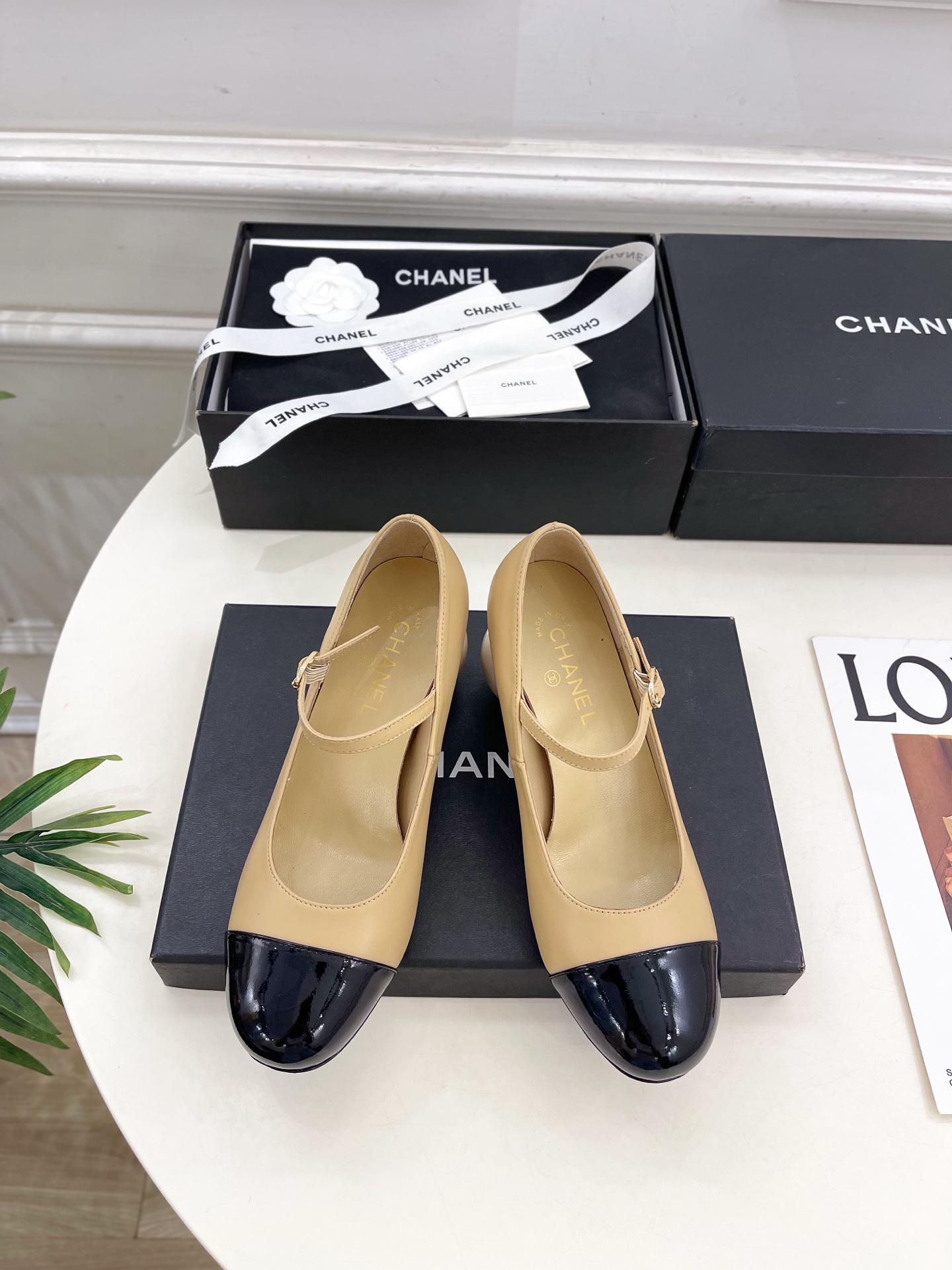 𝐂𝐇𝐀𝐍𝐄𝐋 | 小香 25𝐬𝐬 🦋2025 秋冬秀场新品 小香双C巨型珍珠跟玛丽珍鞋 系列上新〰🍬 B