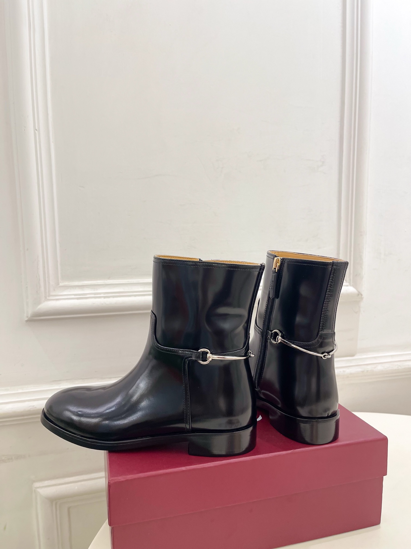 Gucci | 古驰 25𝐬𝐬 ⭐️2025秋冬新品 G家经典长条马衔扣短靴 主打系列终于面世，狠货值得