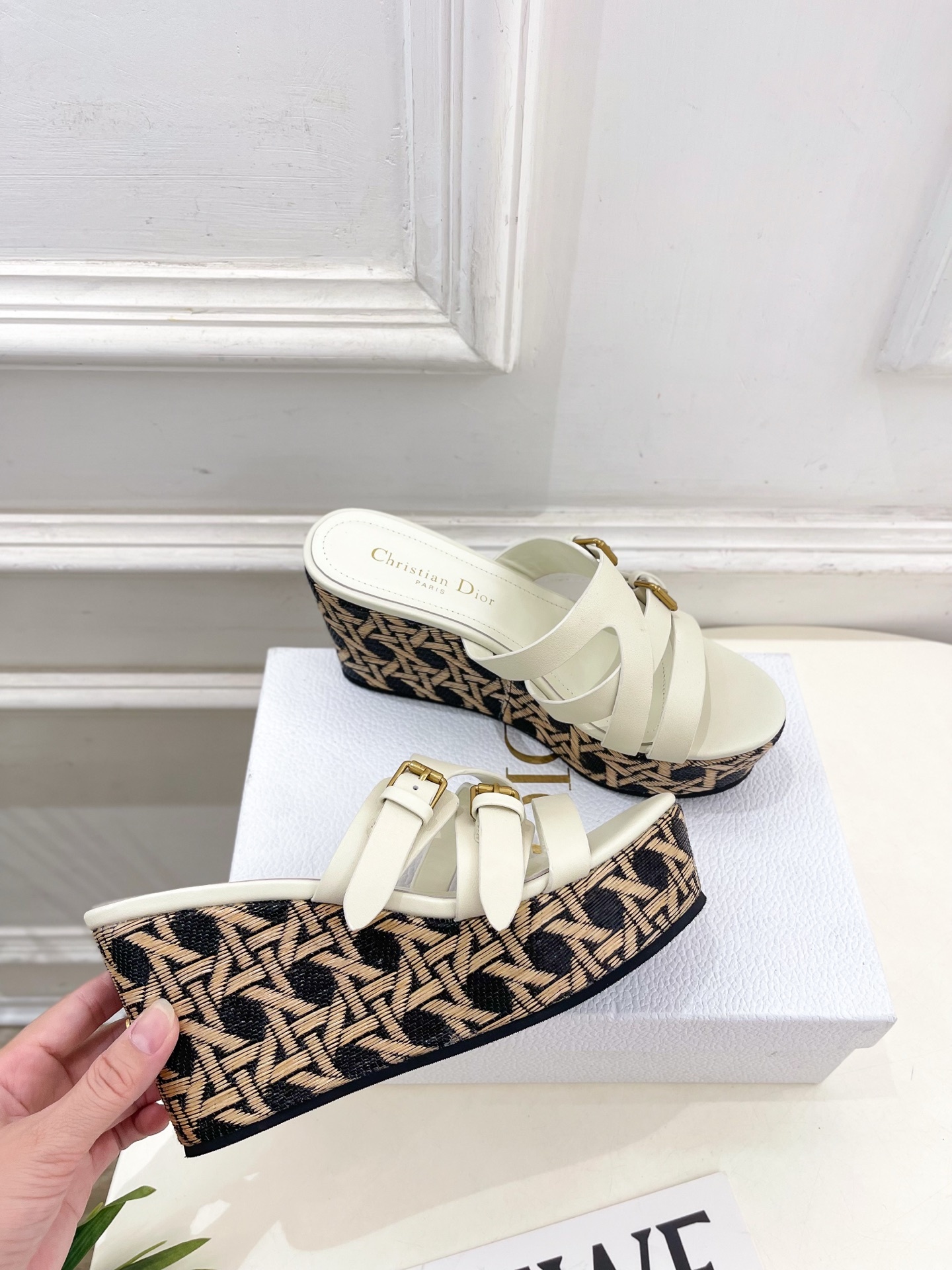 Dior | 迪奥 25 𝐬𝐬 🧡💚2025春夏新品 顶级版本⚠️专柜主打新款 Attitude坡跟拖鞋
