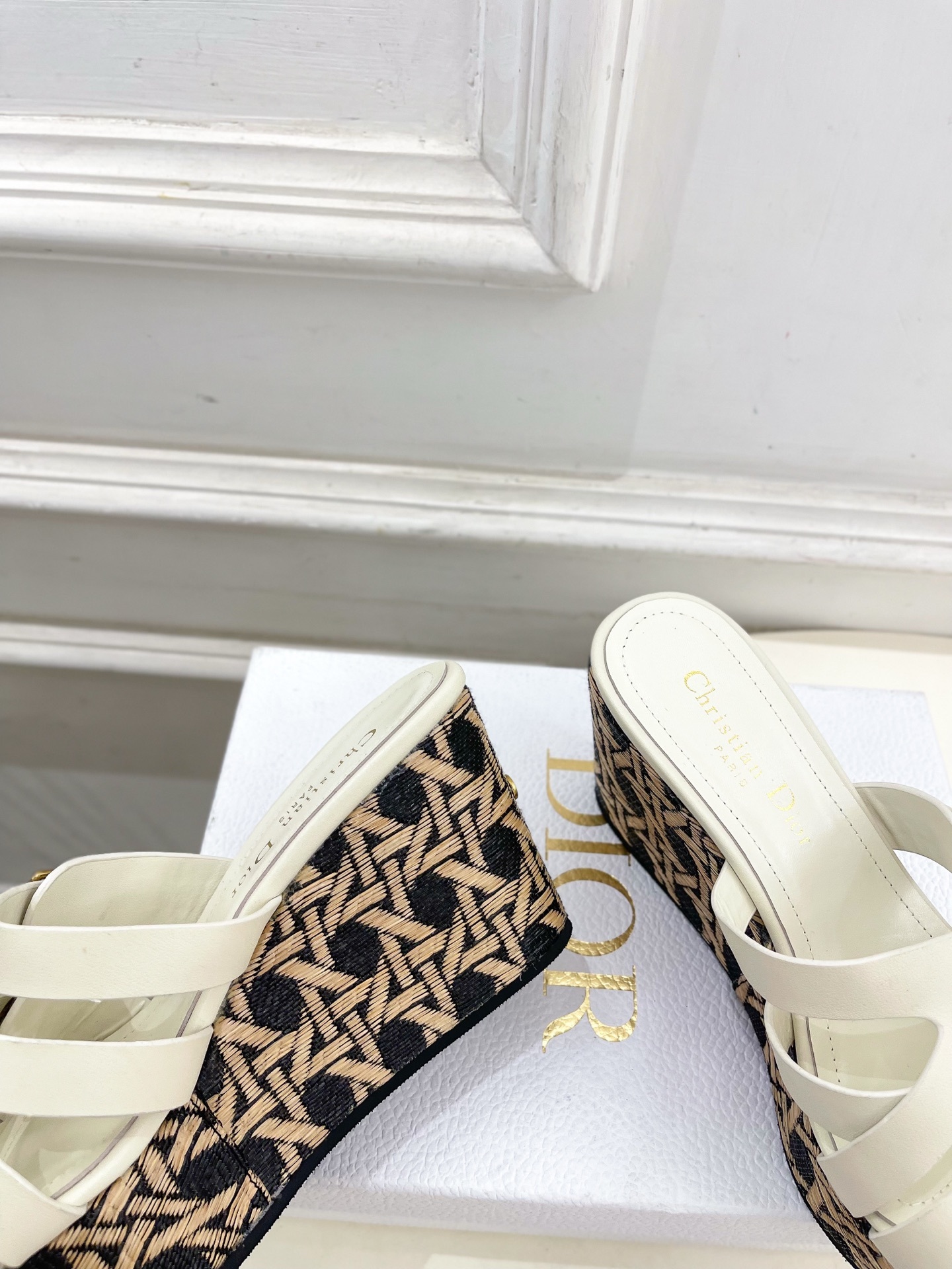 Dior | 迪奥 25 𝐬𝐬 🧡💚2025春夏新品 顶级版本⚠️专柜主打新款 Attitude坡跟拖鞋