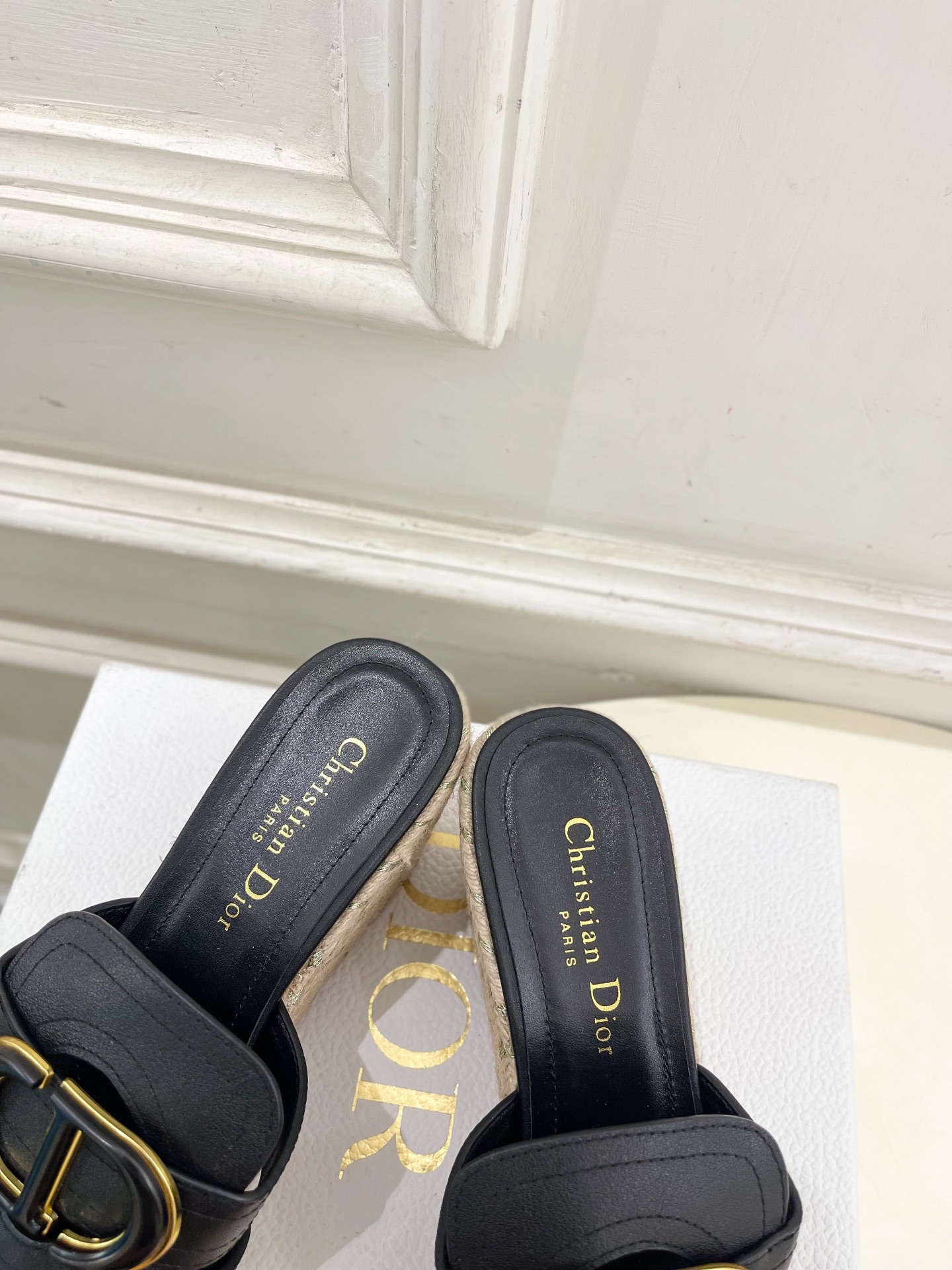 Dior | 迪奥 25 𝐬𝐬 🧡💚2025春夏新品 顶级版本⚠️专柜主打新款 CD扣麻绳坡跟拖鞋 硬货