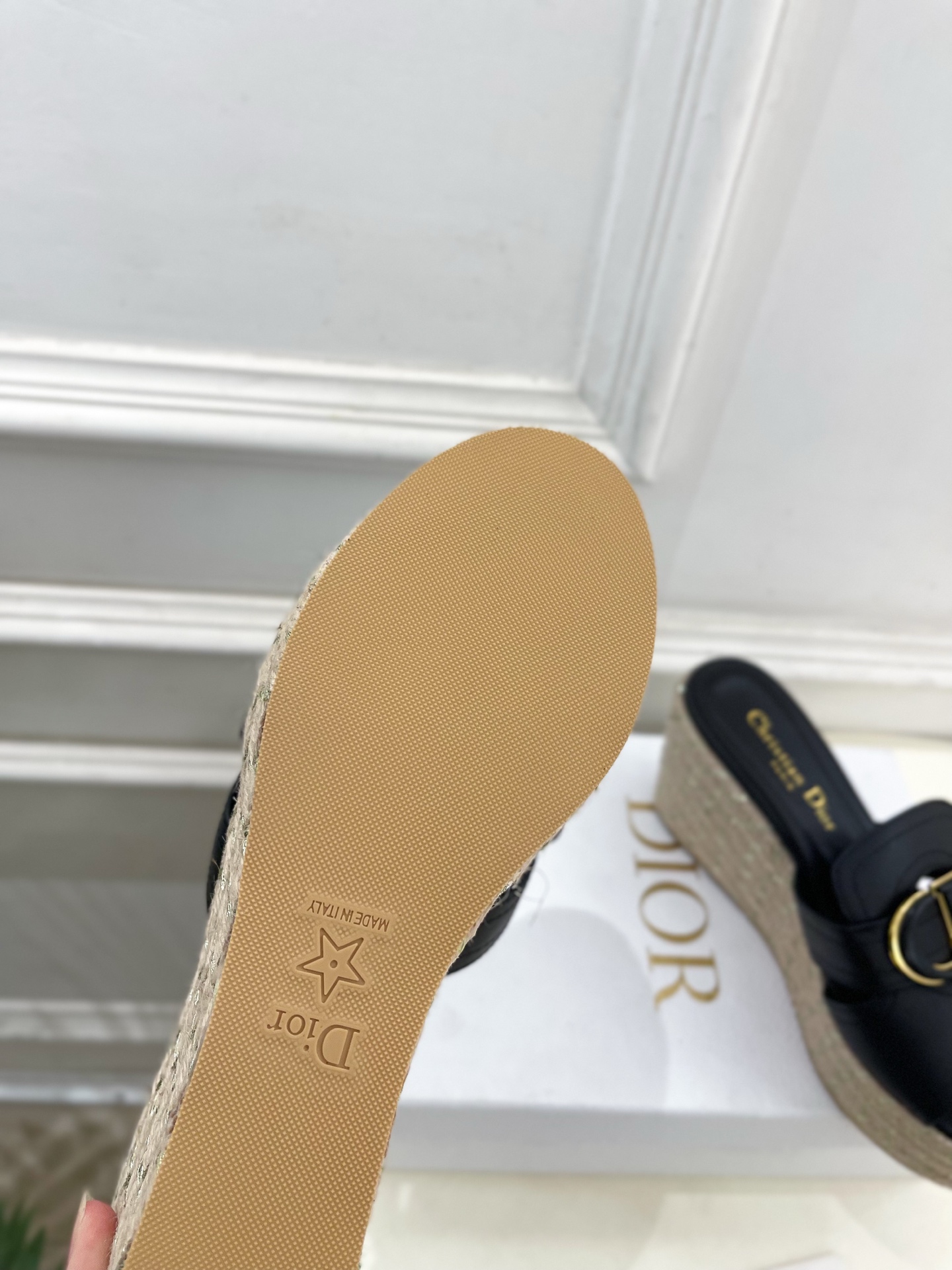 Dior | 迪奥 25 𝐬𝐬 🧡💚2025春夏新品 顶级版本⚠️专柜主打新款 CD扣麻绳坡跟拖鞋 硬货
