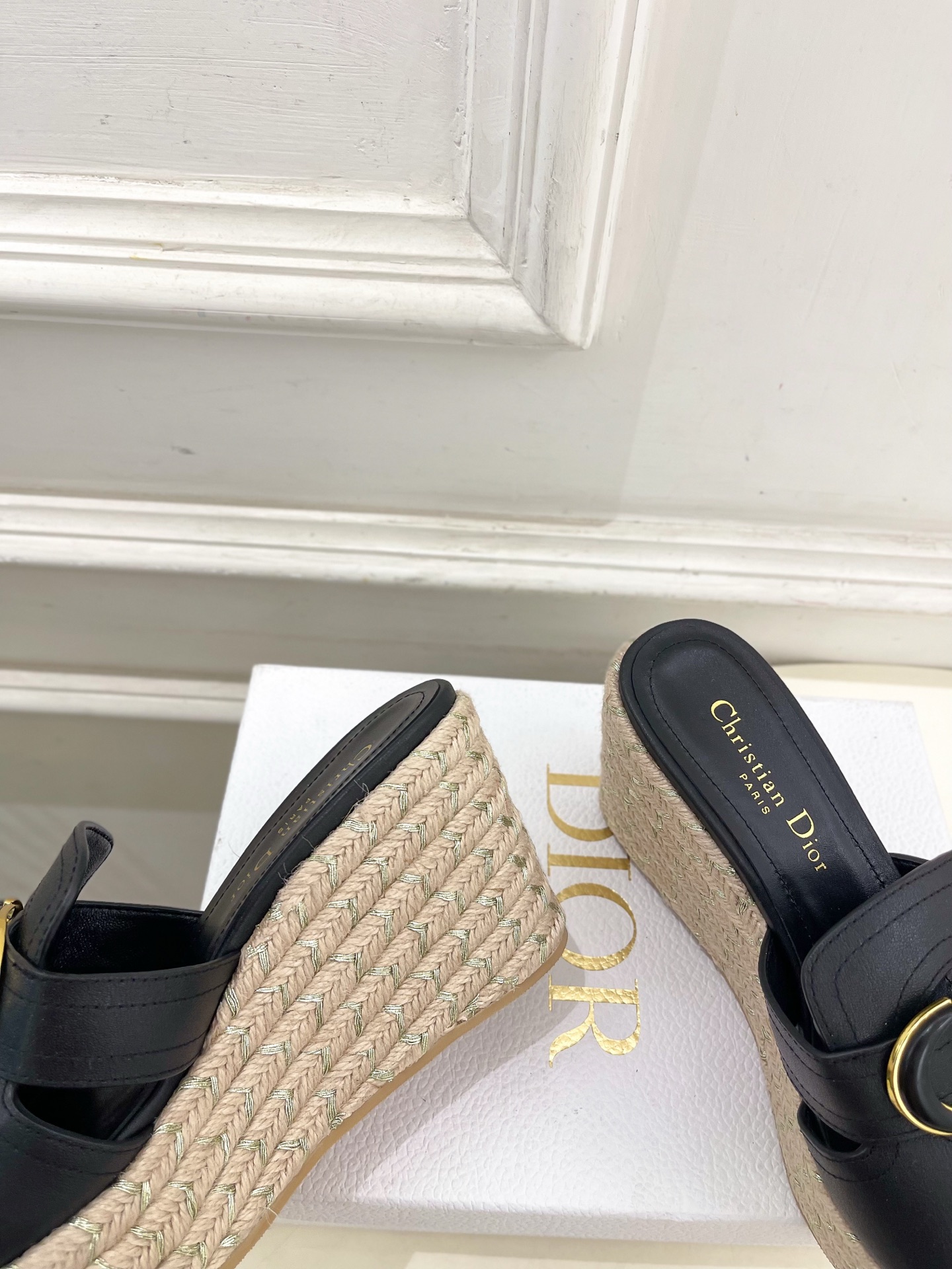 Dior | 迪奥 25 𝐬𝐬 🧡💚2025春夏新品 顶级版本⚠️专柜主打新款 CD扣麻绳坡跟拖鞋 硬货