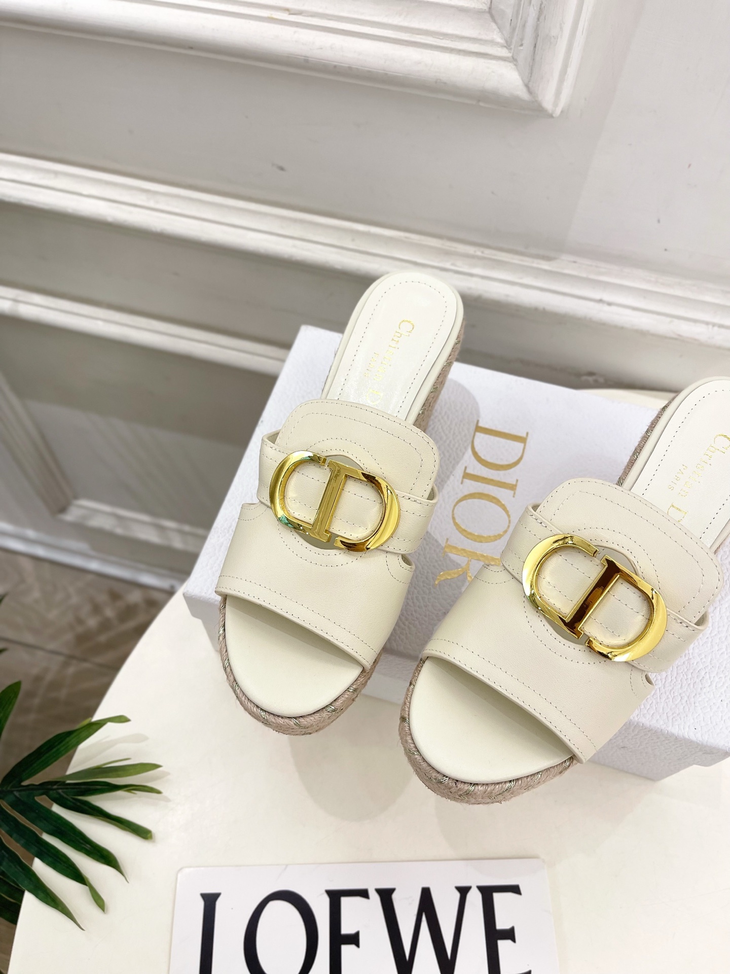Dior | 迪奥 25 𝐬𝐬 🧡💚2025春夏新品 顶级版本⚠️专柜主打新款 CD扣麻绳坡跟拖鞋 硬货