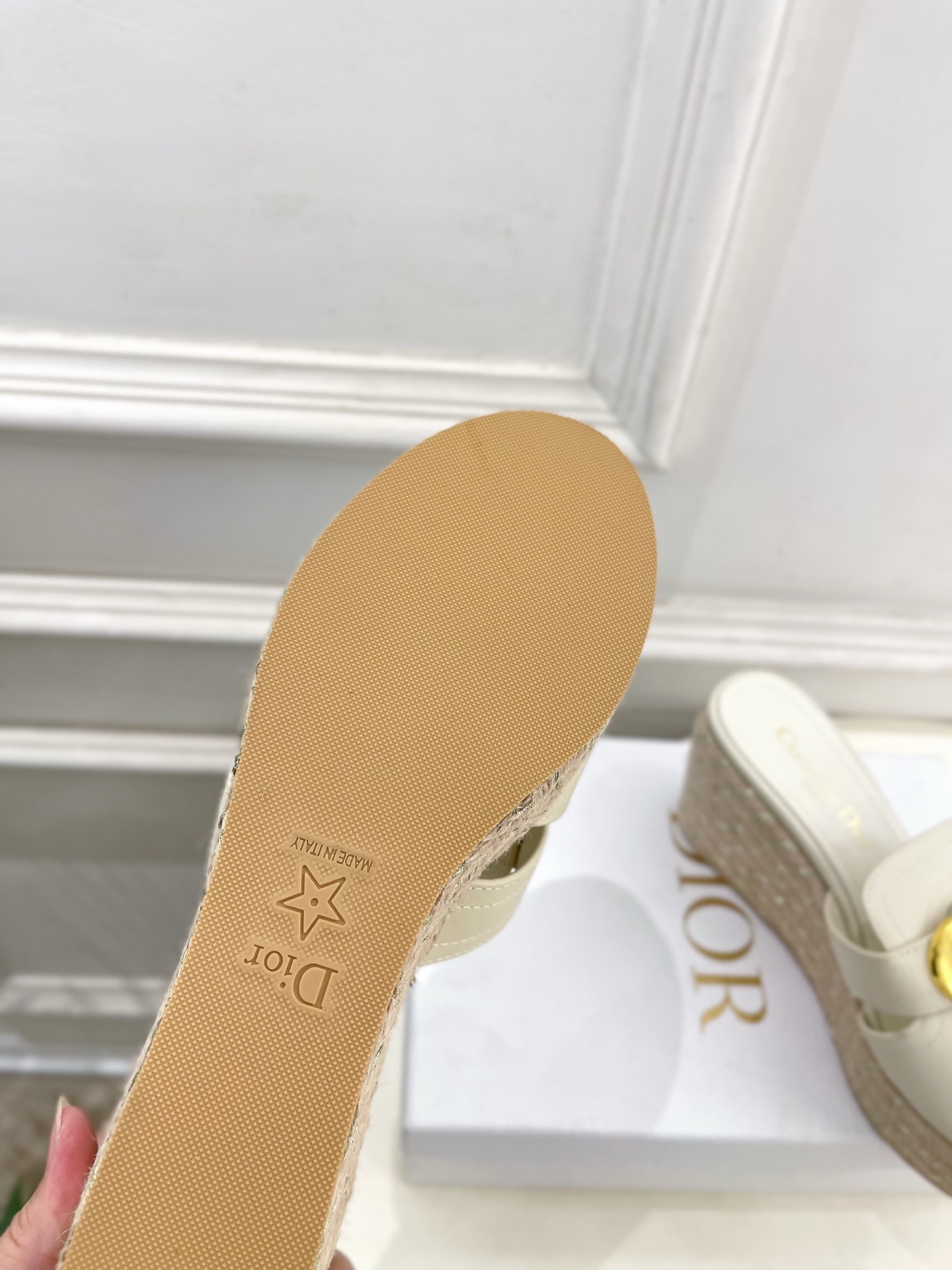 Dior | 迪奥 25 𝐬𝐬 🧡💚2025春夏新品 顶级版本⚠️专柜主打新款 CD扣麻绳坡跟拖鞋 硬货