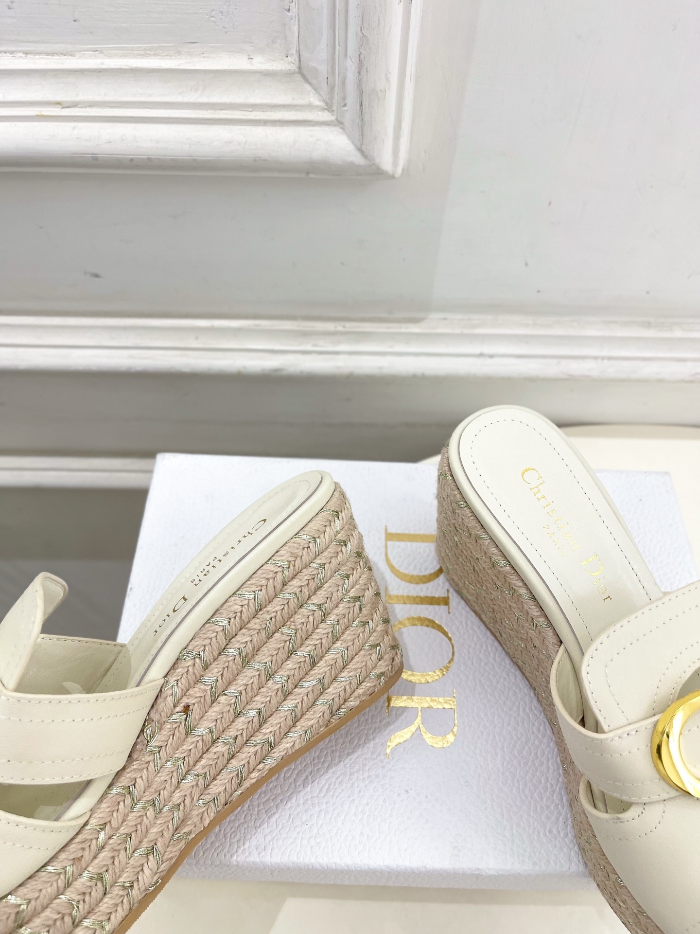 Dior | 迪奥 25 𝐬𝐬 🧡💚2025春夏新品 顶级版本⚠️专柜主打新款 CD扣麻绳坡跟拖鞋 硬货