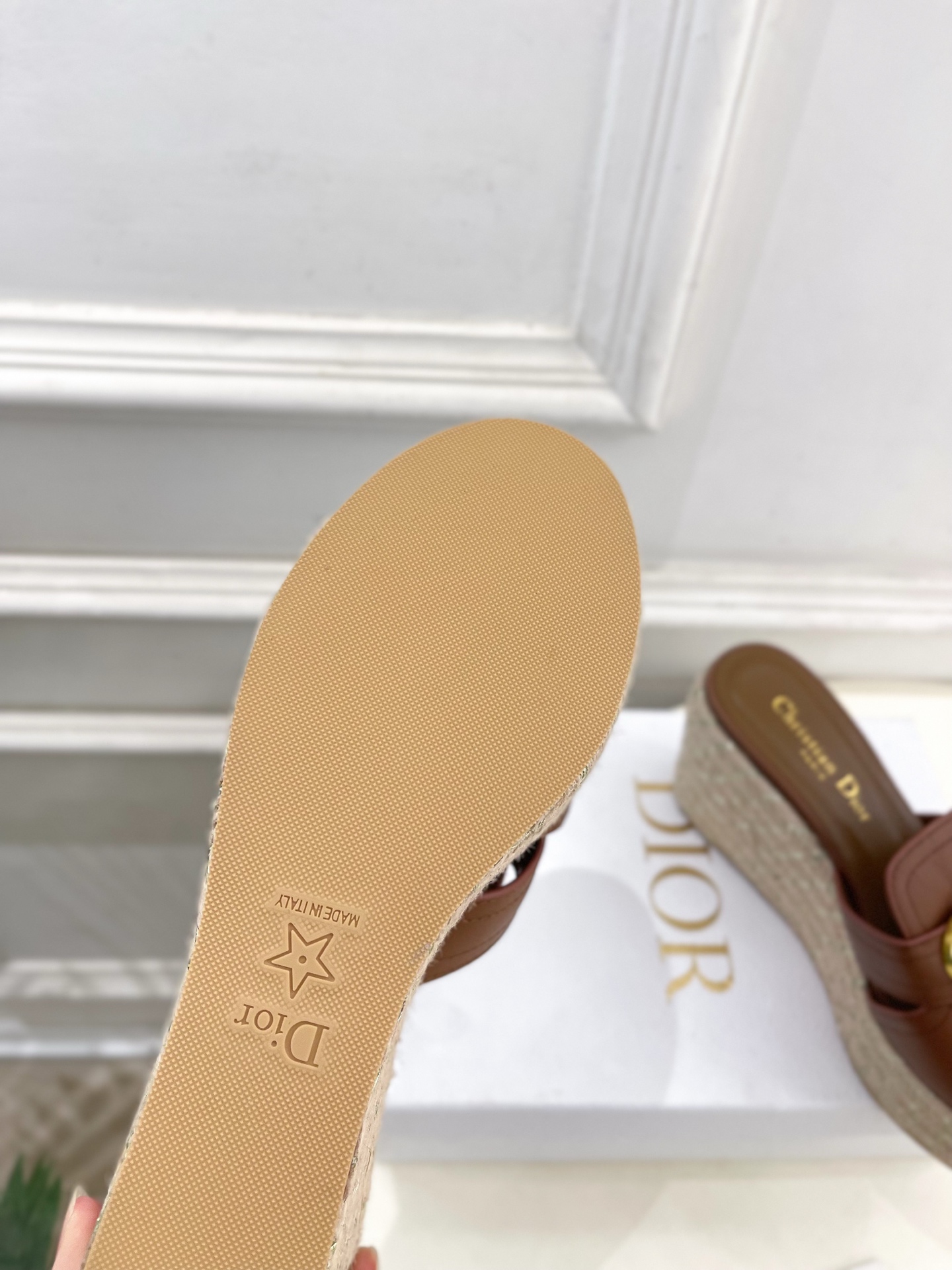 Dior | 迪奥 25 𝐬𝐬 🧡💚2025春夏新品 顶级版本⚠️专柜主打新款 CD扣麻绳坡跟拖鞋 硬货