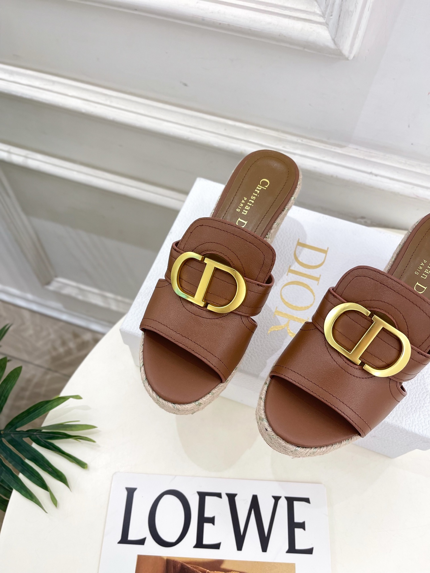 Dior | 迪奥 25 𝐬𝐬 🧡💚2025春夏新品 顶级版本⚠️专柜主打新款 CD扣麻绳坡跟拖鞋 硬货