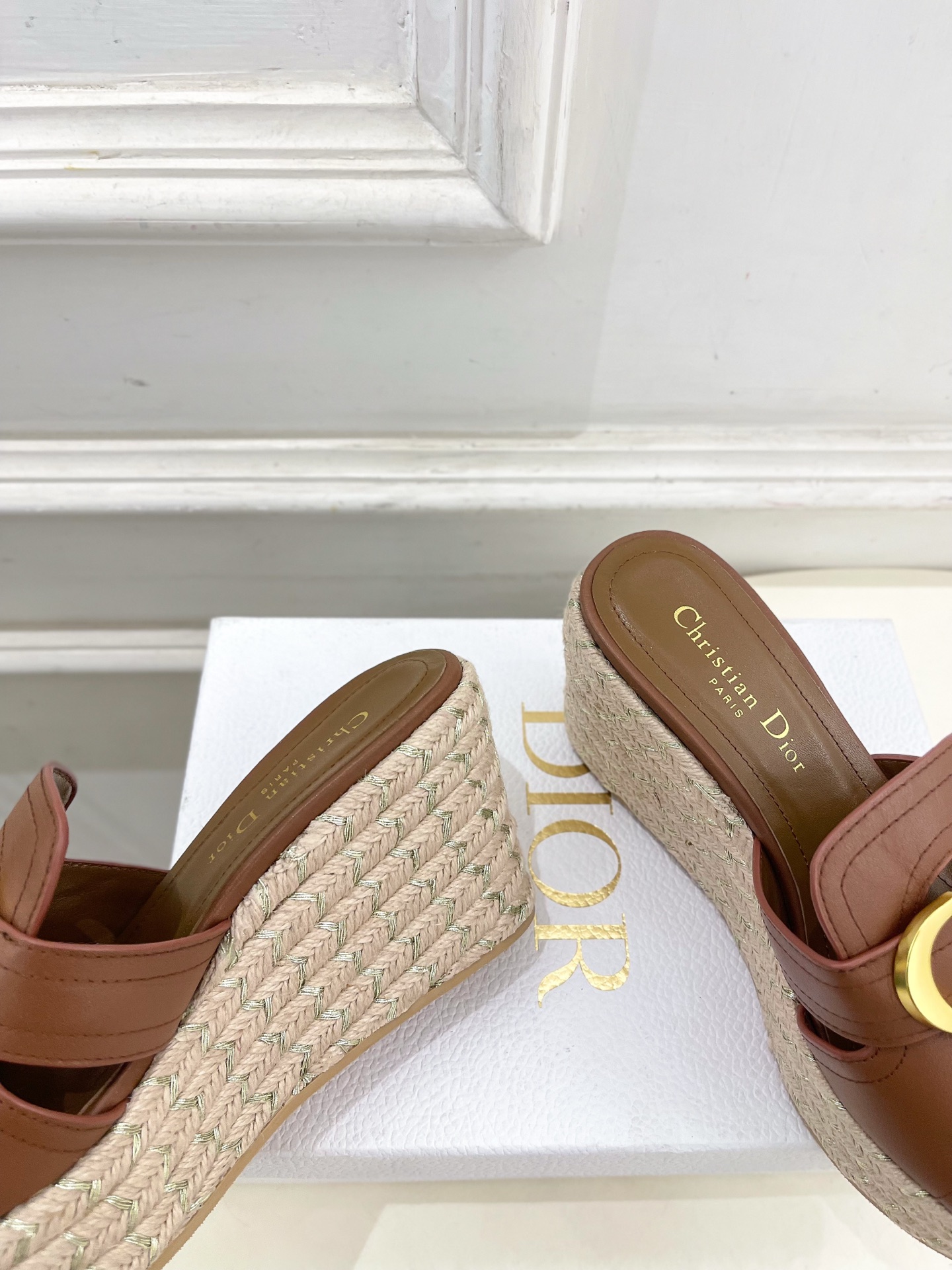 Dior | 迪奥 25 𝐬𝐬 🧡💚2025春夏新品 顶级版本⚠️专柜主打新款 CD扣麻绳坡跟拖鞋 硬货
