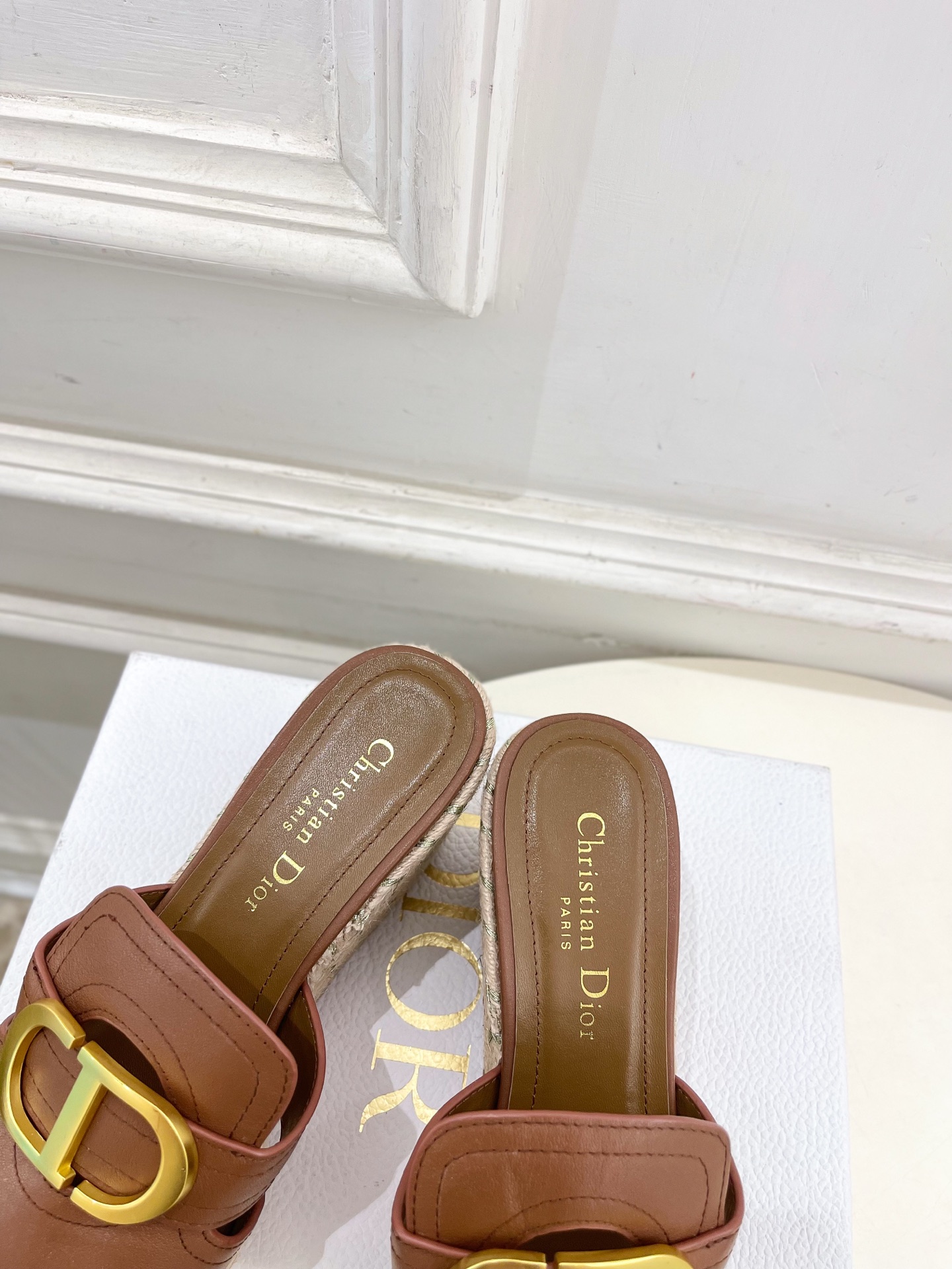 Dior | 迪奥 25 𝐬𝐬 🧡💚2025春夏新品 顶级版本⚠️专柜主打新款 CD扣麻绳坡跟拖鞋 硬货