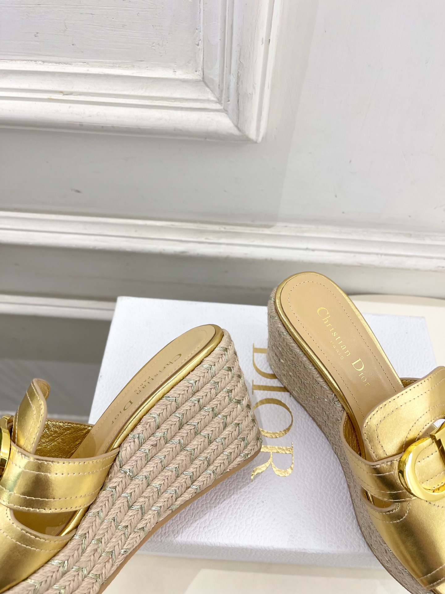 Dior | 迪奥 25 𝐬𝐬 🧡💚2025春夏新品 顶级版本⚠️专柜主打新款 CD扣麻绳坡跟拖鞋 硬货
