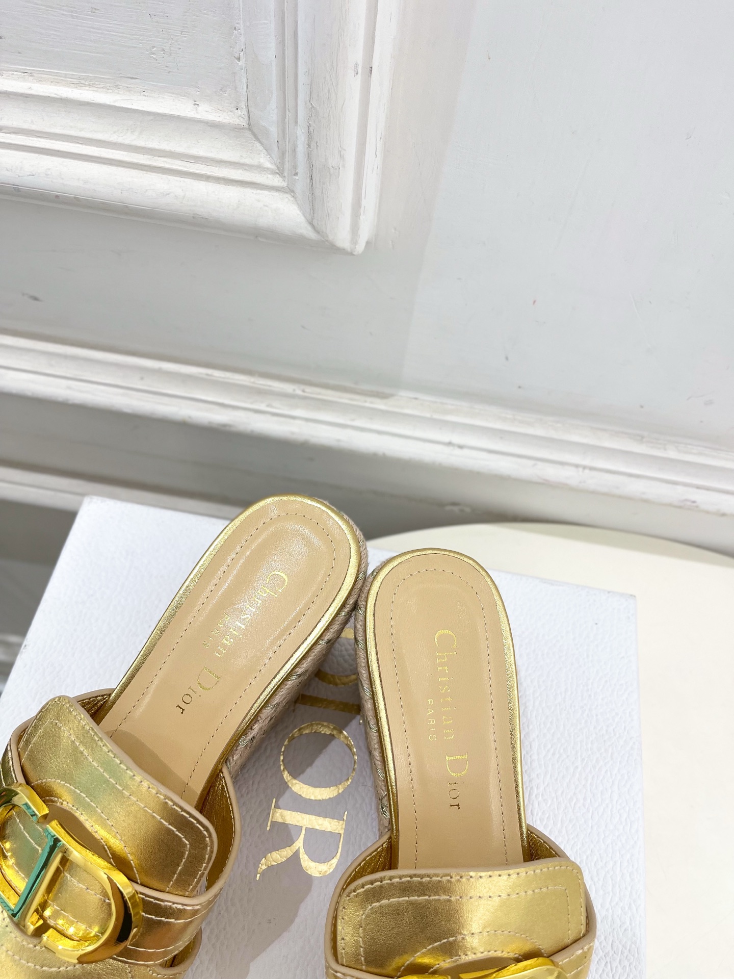 Dior | 迪奥 25 𝐬𝐬 🧡💚2025春夏新品 顶级版本⚠️专柜主打新款 CD扣麻绳坡跟拖鞋 硬货