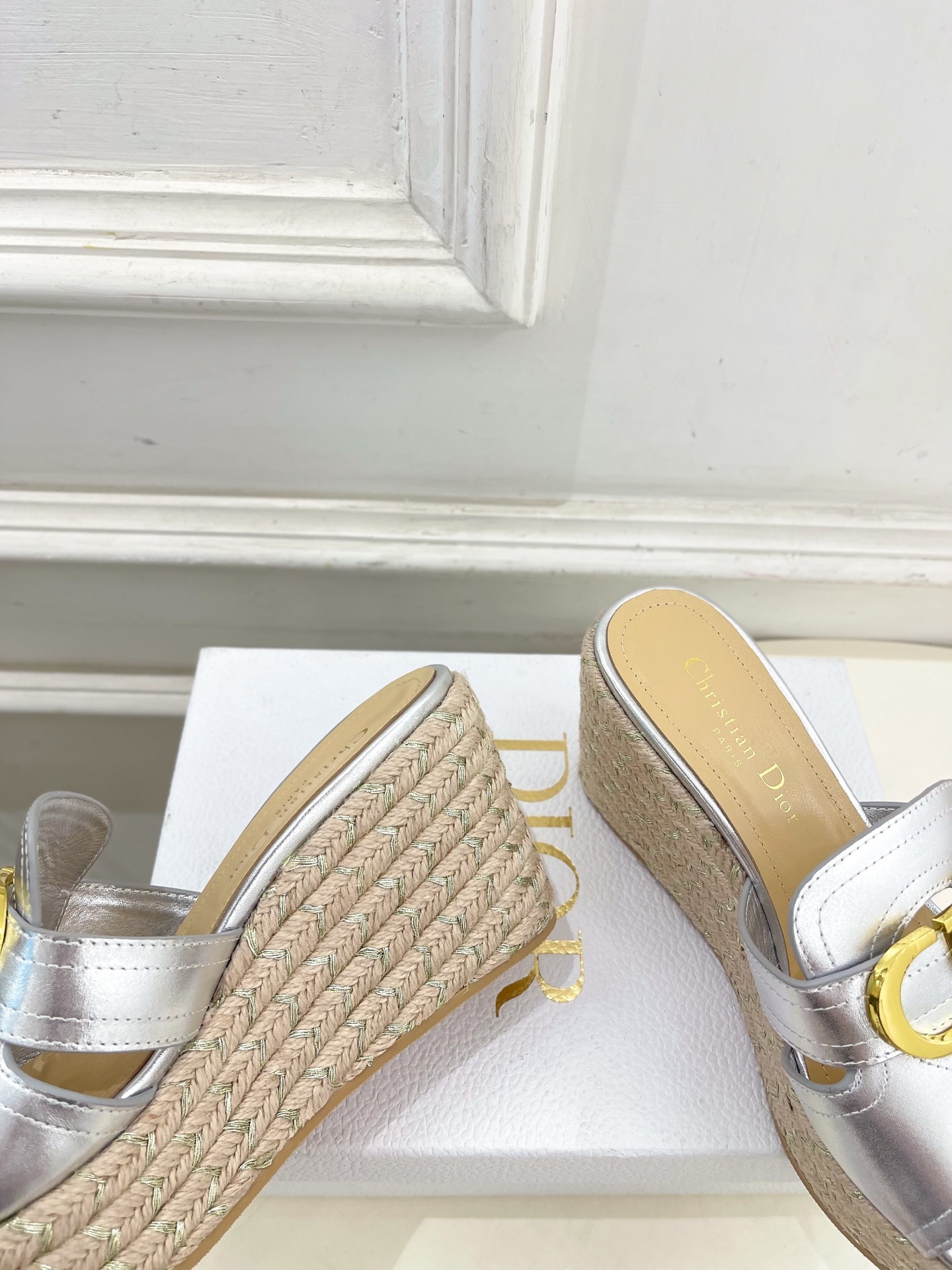 Dior | 迪奥 25 𝐬𝐬 🧡💚2025春夏新品 顶级版本⚠️专柜主打新款 CD扣麻绳坡跟拖鞋 硬货