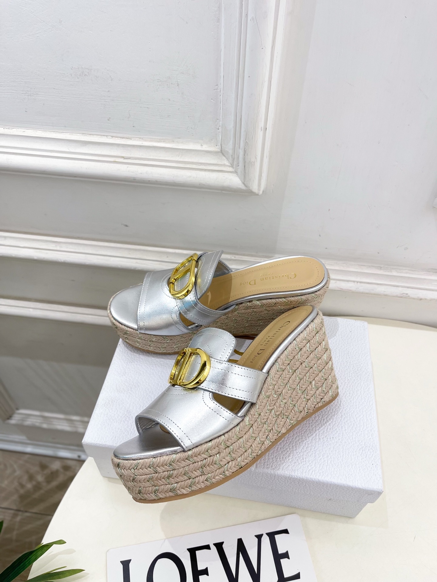 Dior | 迪奥 25 𝐬𝐬 🧡💚2025春夏新品 顶级版本⚠️专柜主打新款 CD扣麻绳坡跟拖鞋 硬货